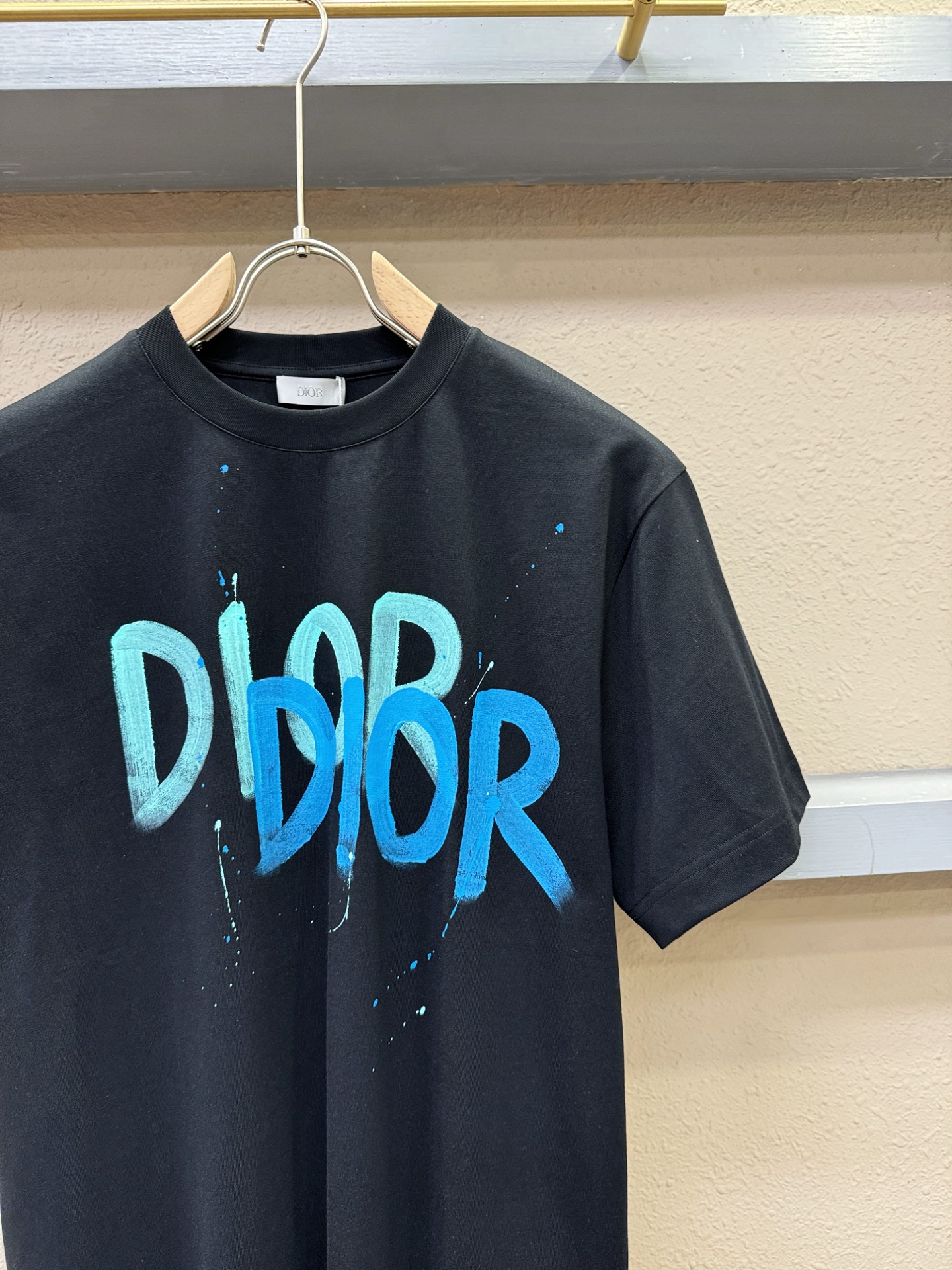  Dior迪奥2025款新品短袖！原版定制面料，手感柔软。顶级进口私货，时尚设计潮流短袖，不失奢华 品质