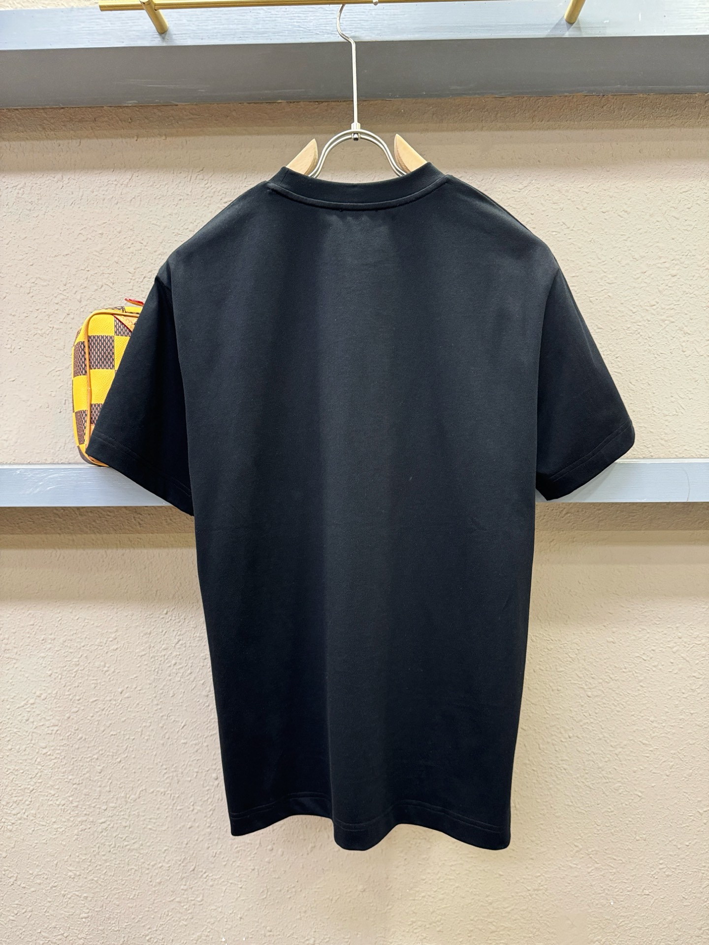  Dior迪奥2025款新品短袖！原版定制面料，手感柔软。顶级进口私货，时尚设计潮流短袖，不失奢华 品质