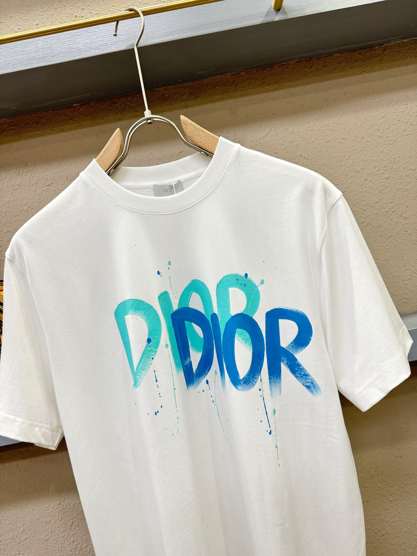  Dior迪奥2025款新品短袖！原版定制面料，手感柔软。顶级进口私货，时尚设计潮流短袖，不失奢华 品质