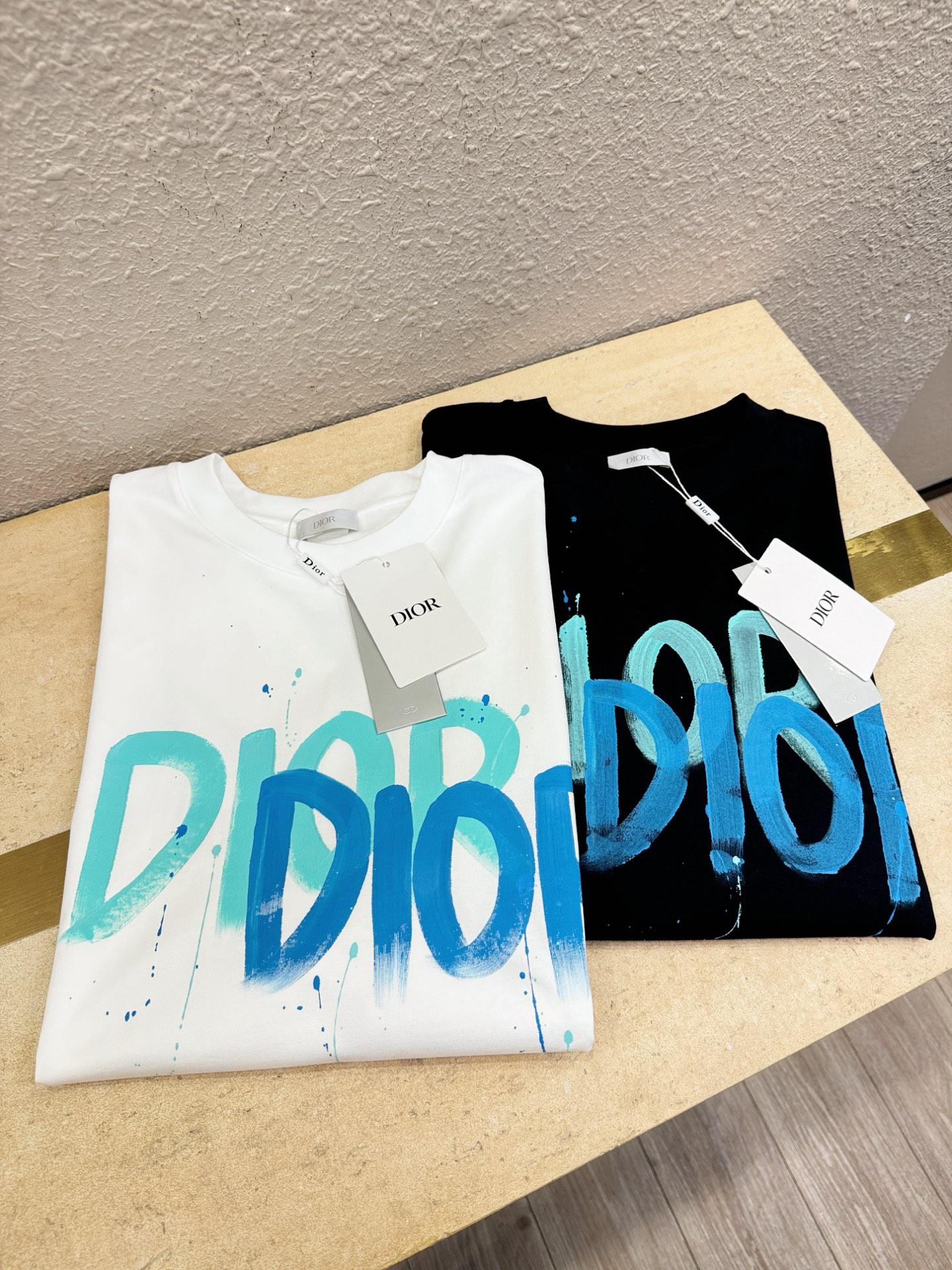  Dior迪奥2025款新品短袖！原版定制面料，手感柔软。顶级进口私货，时尚设计潮流短袖，不失奢华 品质