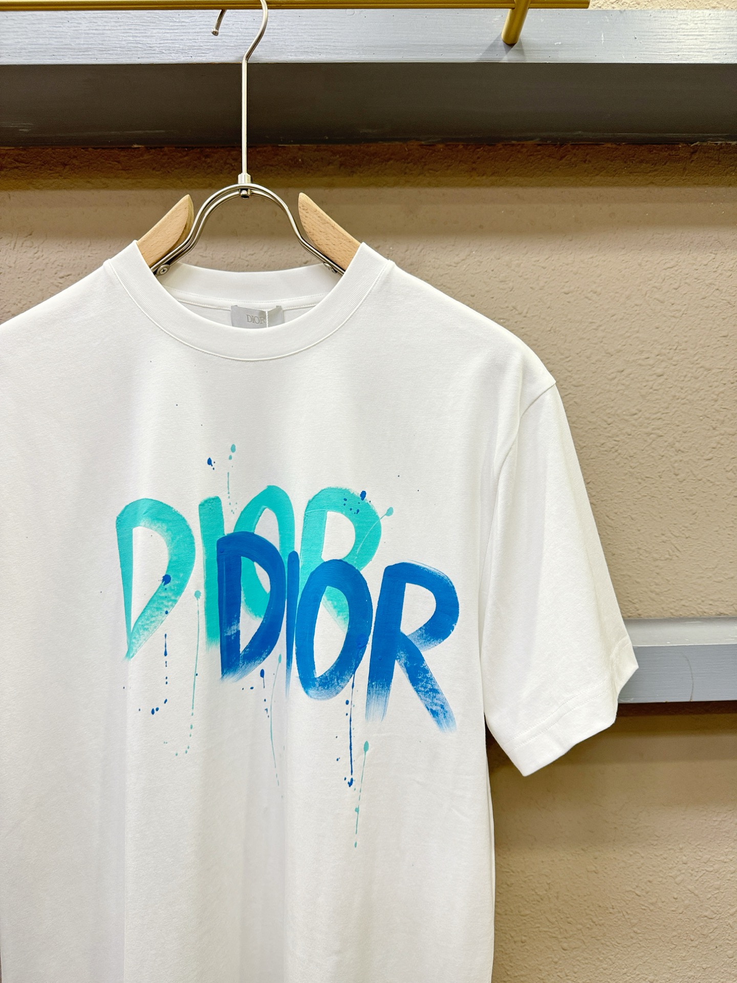  Dior迪奥2025款新品短袖！原版定制面料，手感柔软。顶级进口私货，时尚设计潮流短袖，不失奢华 品质