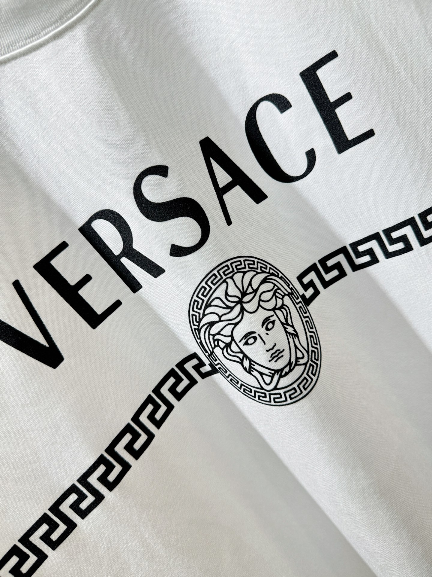  Versace 范思哲 2025款新品短袖！原版定制面料，手感柔软。顶级进口私货，时尚设计潮流短袖，不