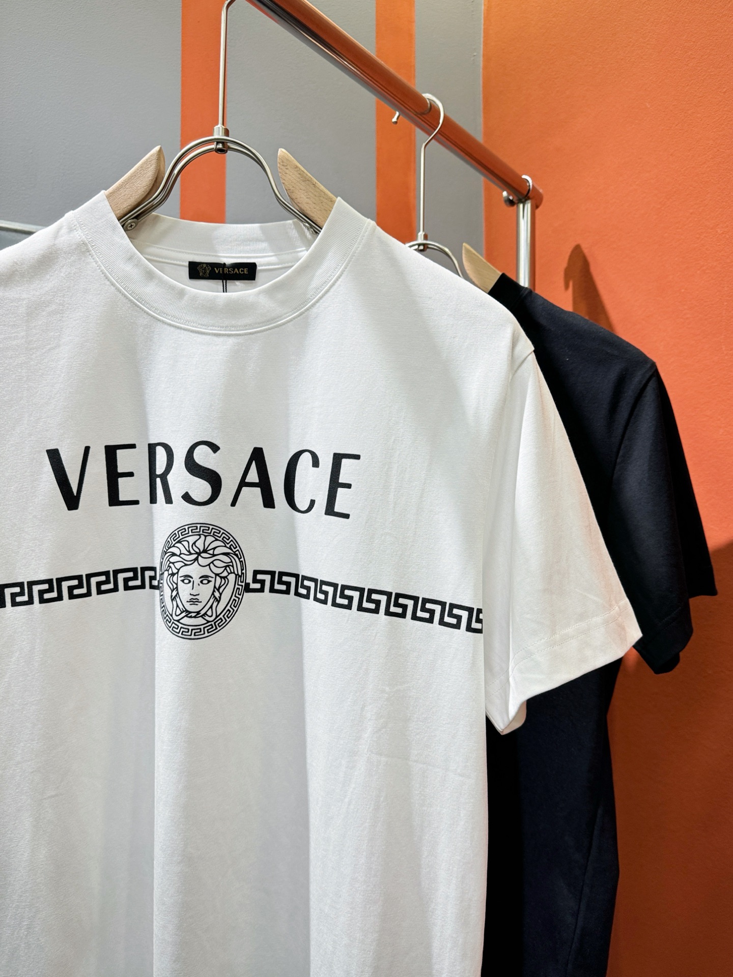  Versace 范思哲 2025款新品短袖！原版定制面料，手感柔软。顶级进口私货，时尚设计潮流短袖，不