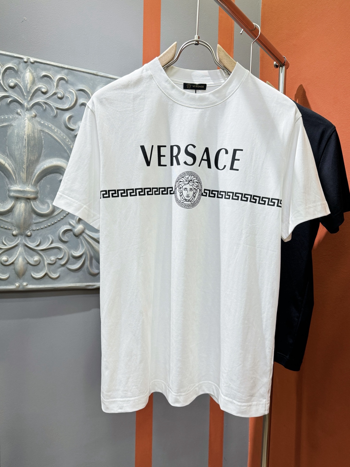  Versace 范思哲 2025款新品短袖！原版定制面料，手感柔软。顶级进口私货，时尚设计潮流短袖，不
