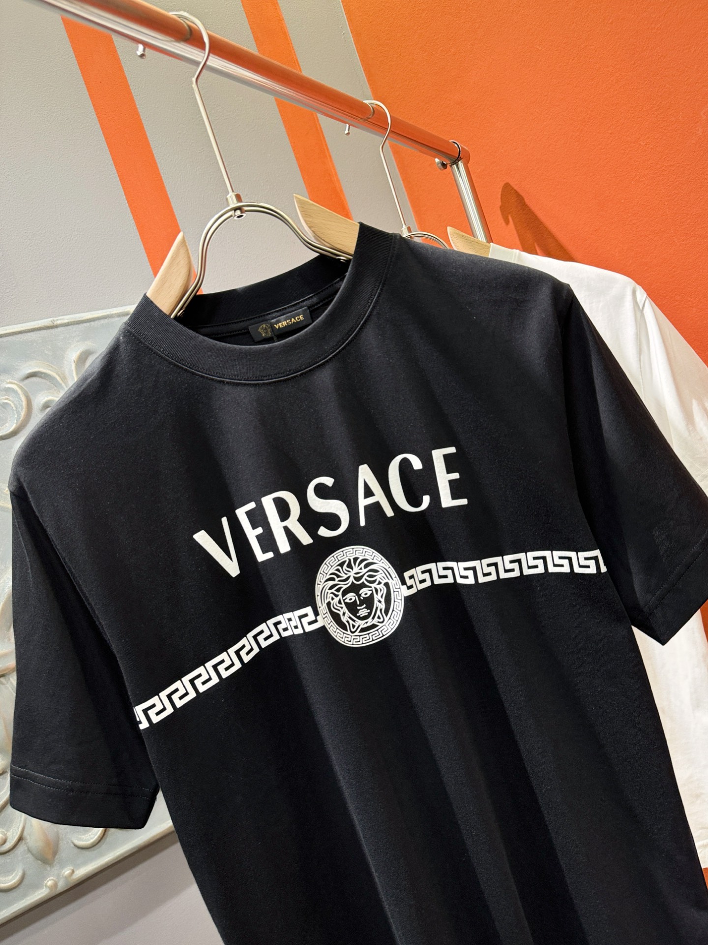  Versace 范思哲 2025款新品短袖！原版定制面料，手感柔软。顶级进口私货，时尚设计潮流短袖，不