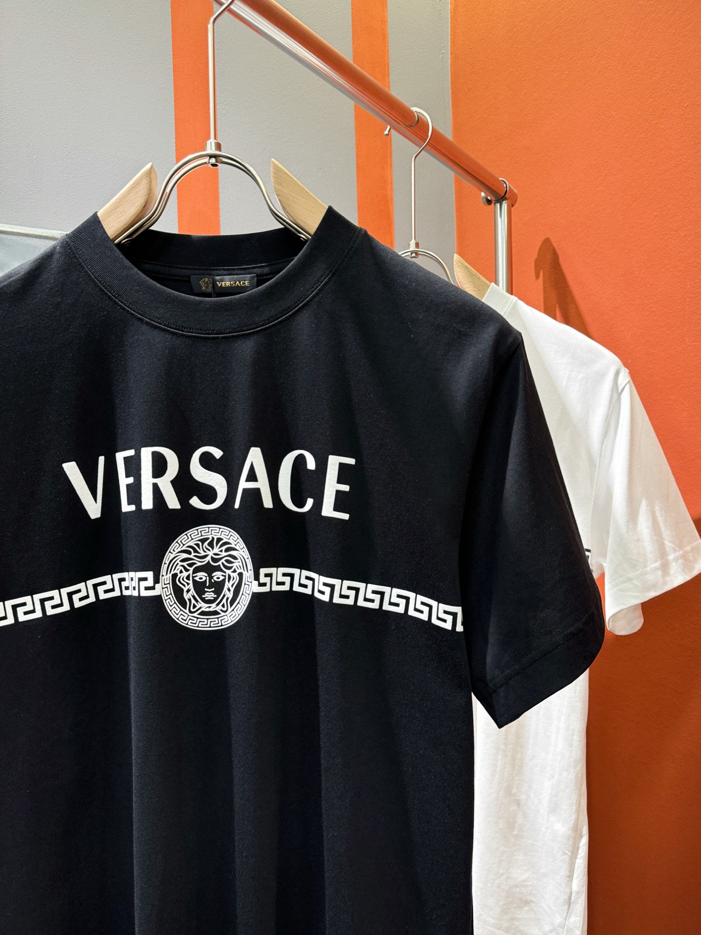  Versace 范思哲 2025款新品短袖！原版定制面料，手感柔软。顶级进口私货，时尚设计潮流短袖，不