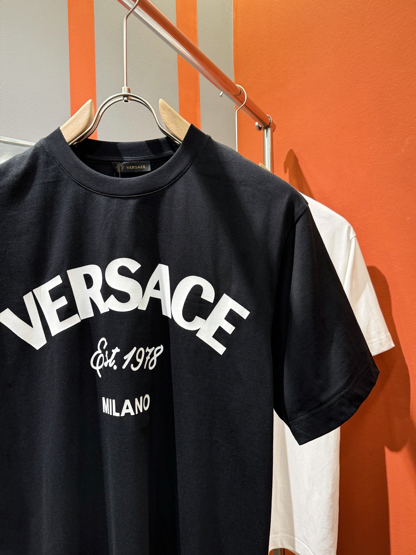  Versace 范思哲 2025款新品短袖！原版定制面料，手感柔软。顶级进口私货，时尚设计潮流短袖，不