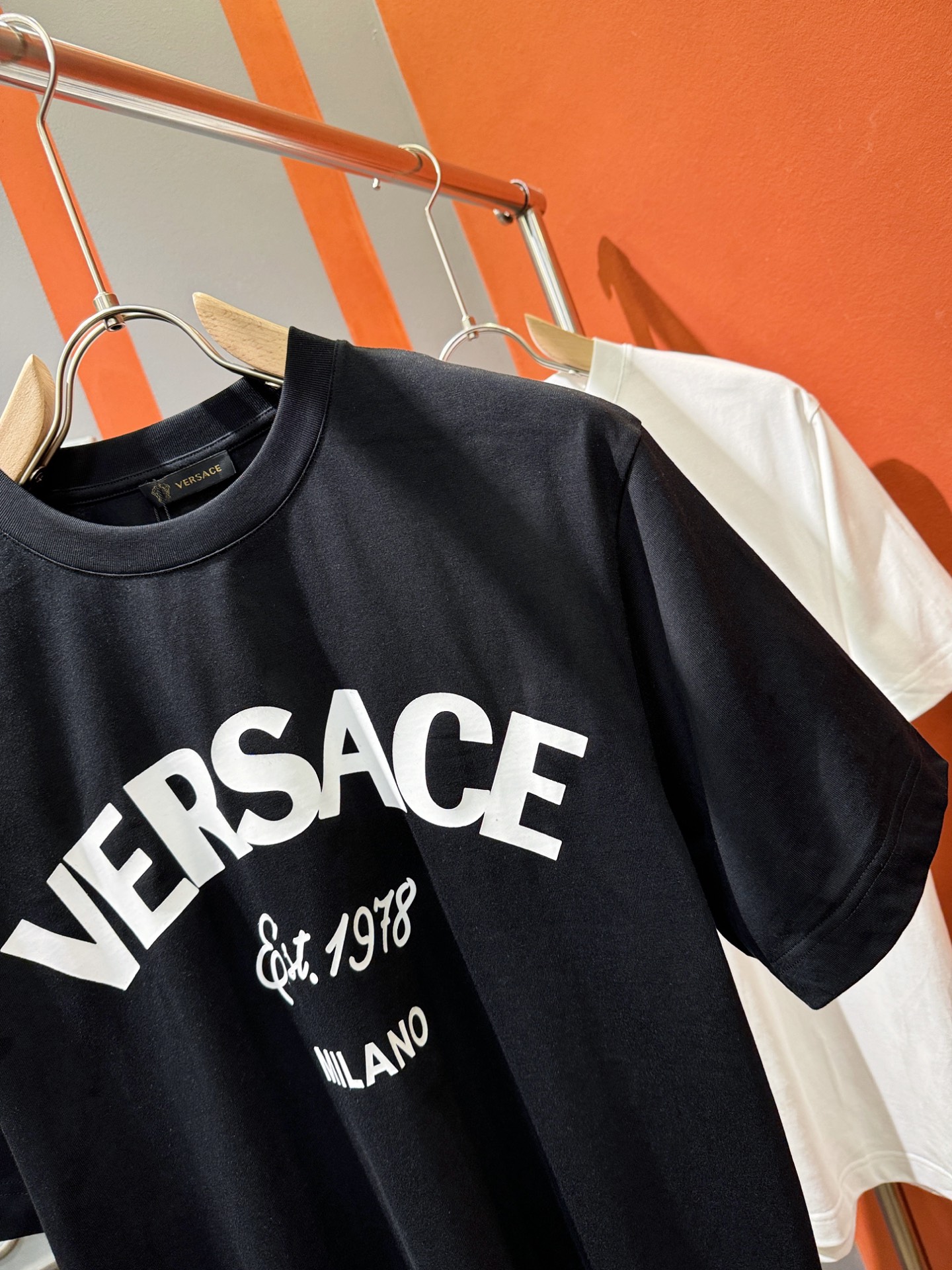  Versace 范思哲 2025款新品短袖！原版定制面料，手感柔软。顶级进口私货，时尚设计潮流短袖，不