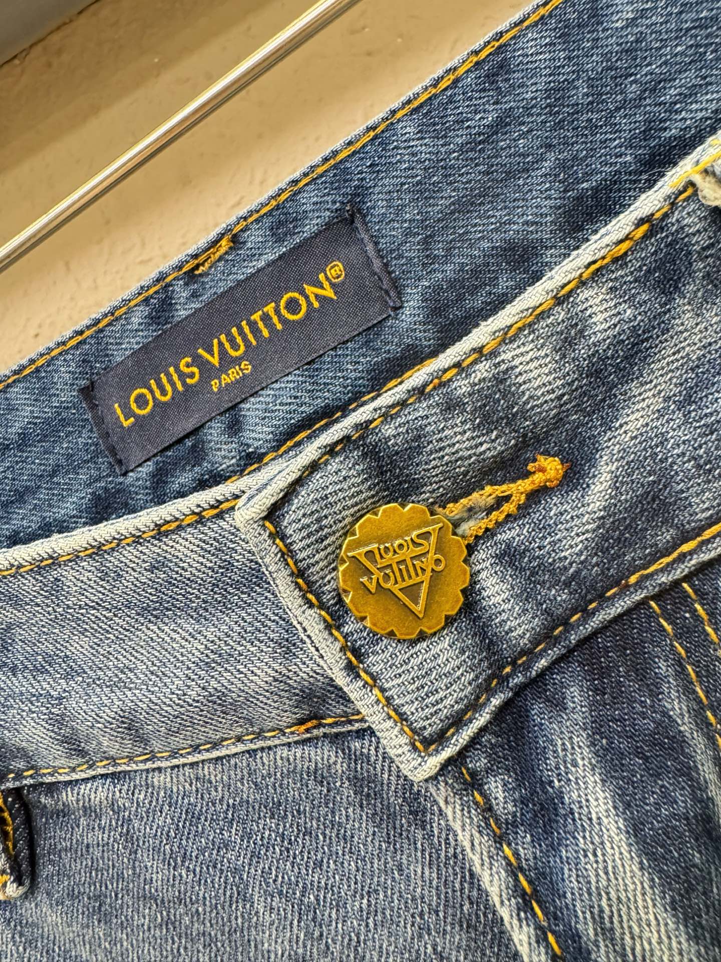 LV  牛仔裤服装,lv 6