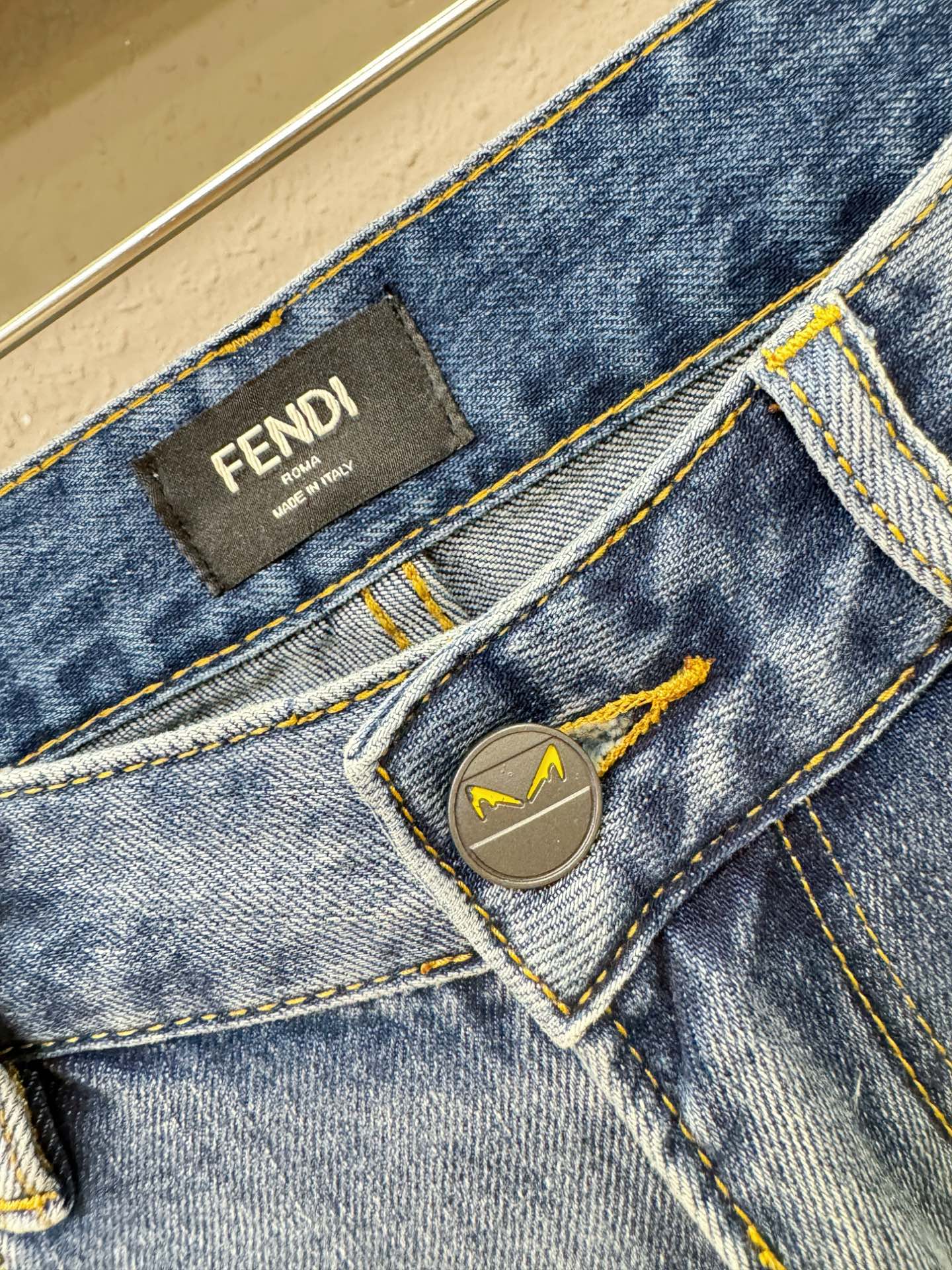 FENDI  牛仔裤服装,fendi 6