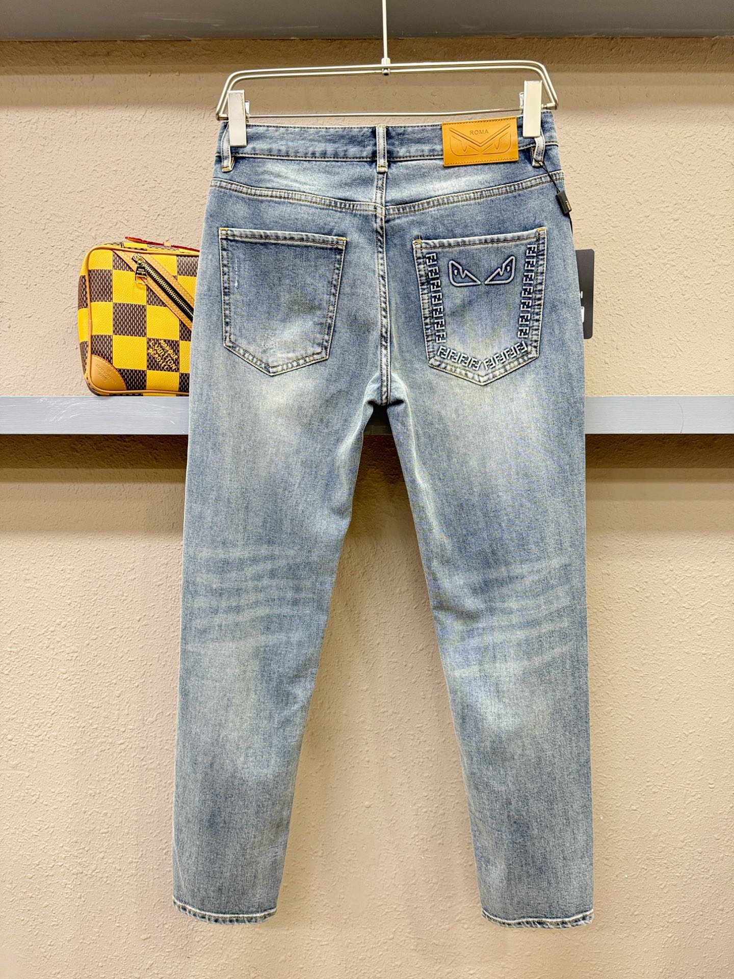 FENDI  牛仔裤服装,fendi 9