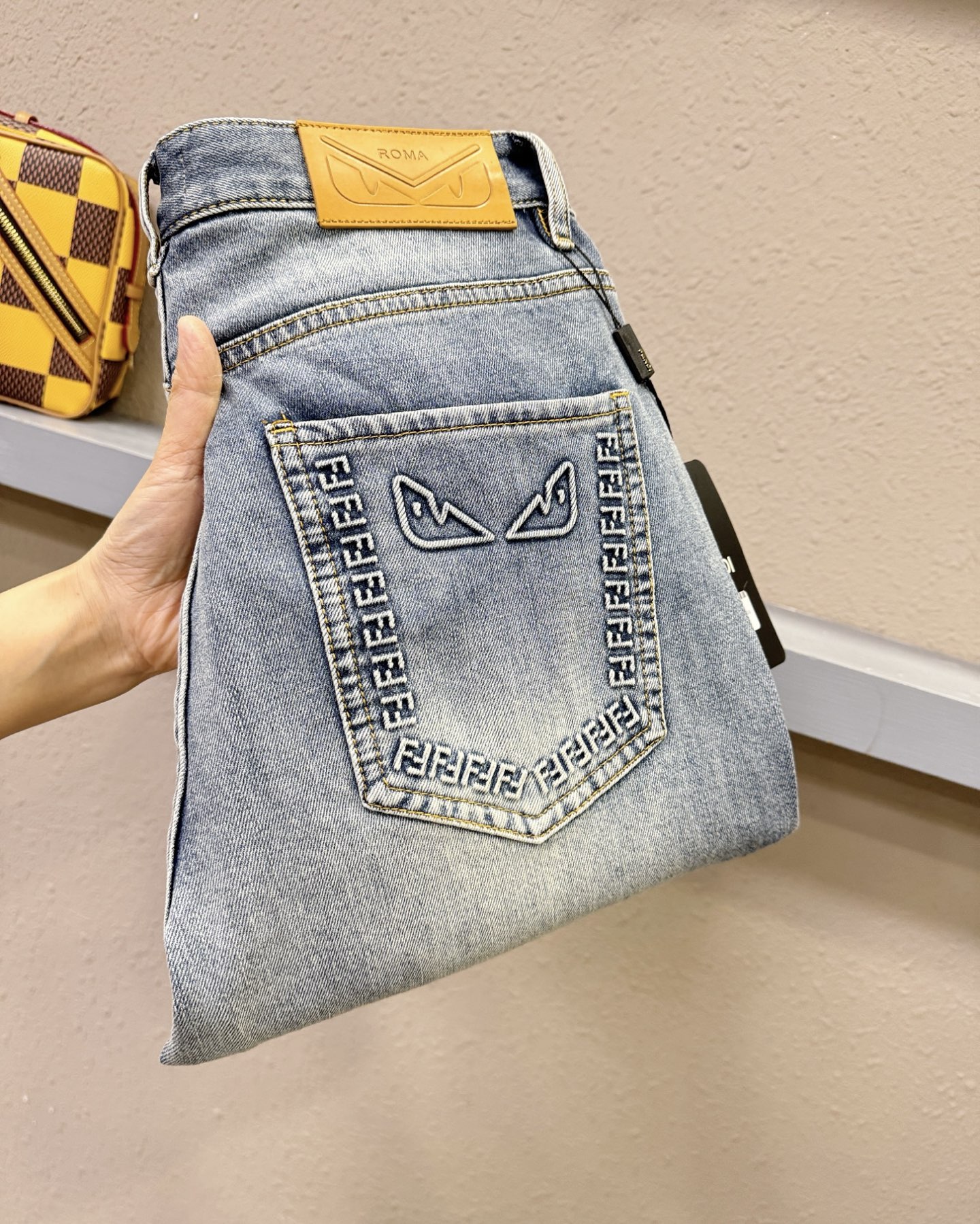 FENDI  牛仔裤服装,fendi 2