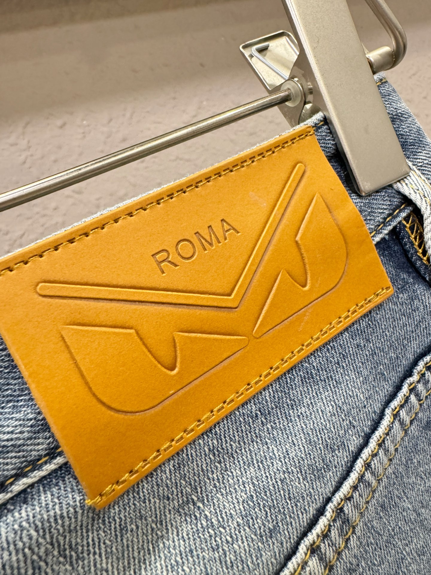 FENDI  牛仔裤服装,fendi 5