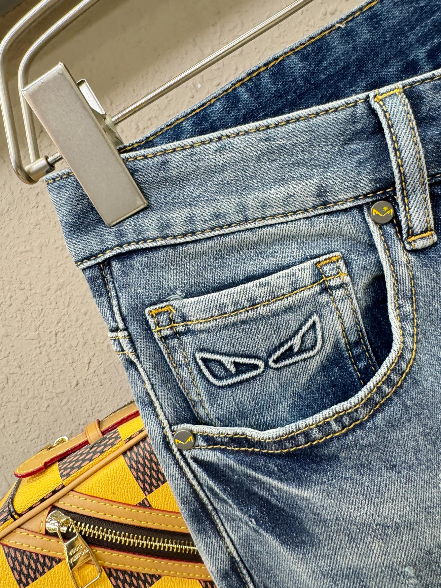 FENDI  牛仔裤服装,fendi 7