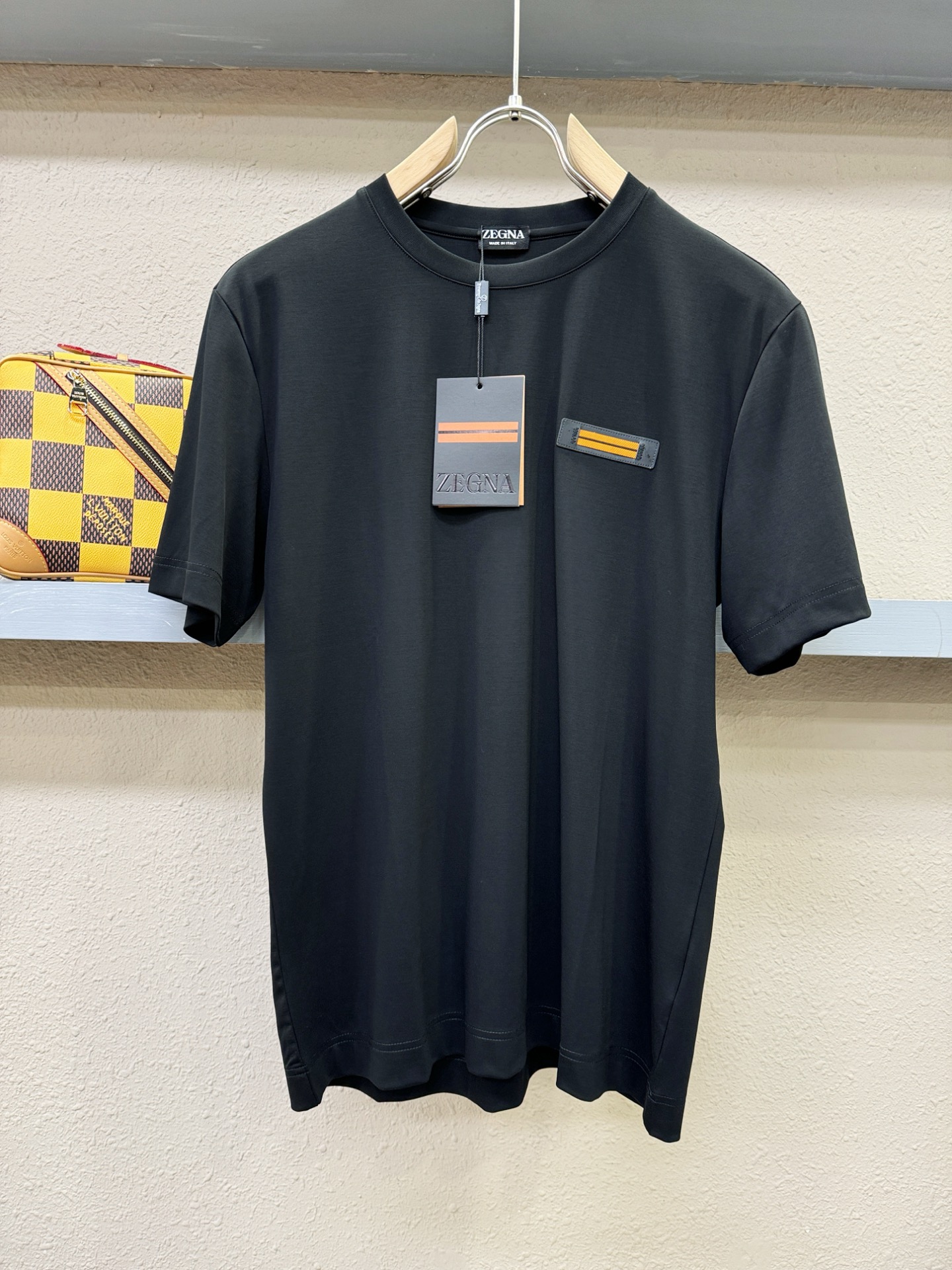 NO:509674,Ermenegildo Zeg*aJia 2025ss new product, long-sleeved T-shirt, classic logo design, versatile model, released simultaneously on the official website, customized fabric, soft and delicate, comfortable and breathable, extremely skin-friendly, perfectly interpreting the brand's fashion trend!  Men’s wardrobe are indispensable, and they are low-key designs and must-haves. Dears, please buy them quickly!  Code number M-4XL, tees, t-shirt, alexander wang19860909Ermenegildo Zeg*a杰*亚 2025ss新品 长袖T恤,经典Logo设计,百搭款 官网同步发售 定制面料,柔软细腻 舒适透气,亲肤感极高,完美诠释出品牌的时尚潮流！男人的衣柜都少不了基础 是低调的设计 必备款,亲们赶紧入手！码数M-4XL,,tees，t-shirt,alexander wang,Men's clothing