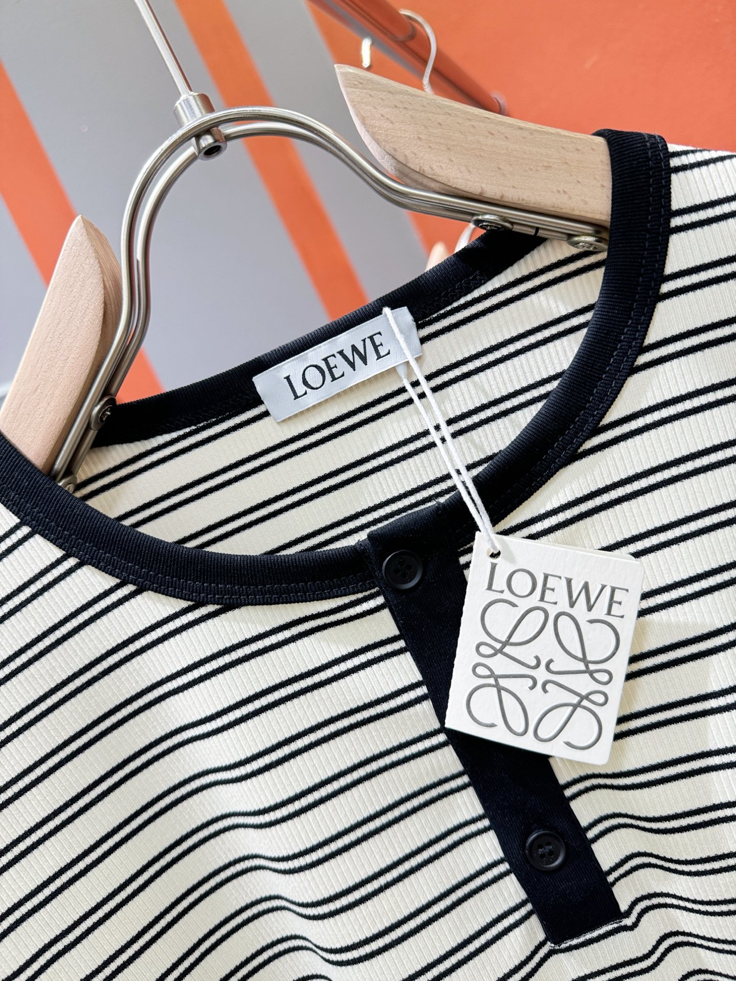  LOEWE罗意威 2025ss春季新品 长袖T恤，经典Logo设计，百搭款 官网同步发售 定制面料，柔