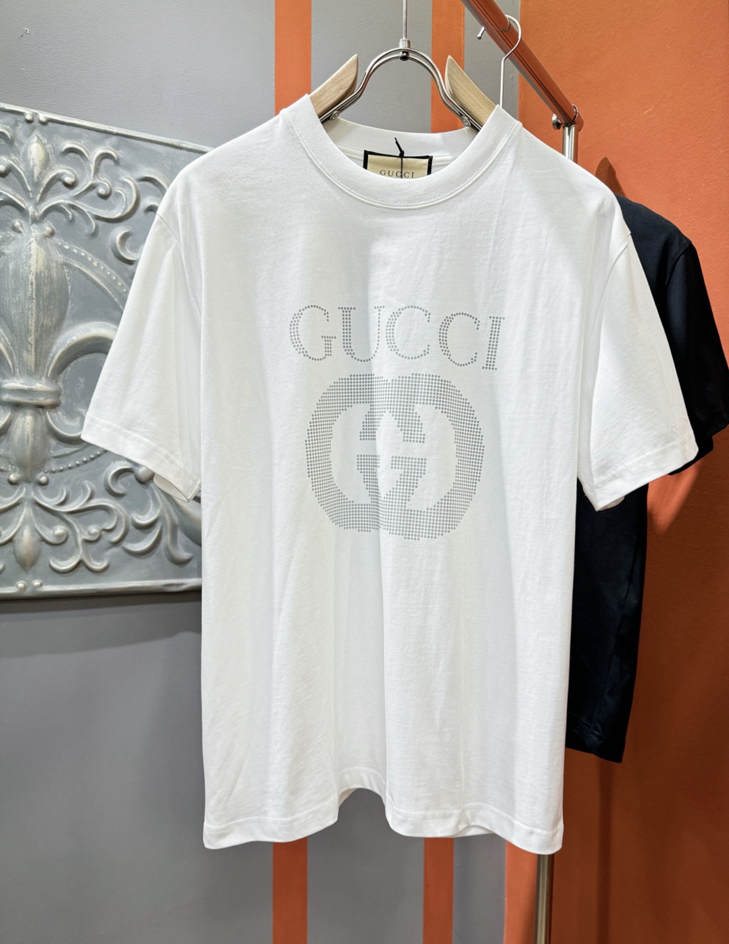  Gucci古奇 2025春夏新款短袖T恤！走秀图案时尚休闲短袖T恤衫！设计logo设计！极具设计精选客