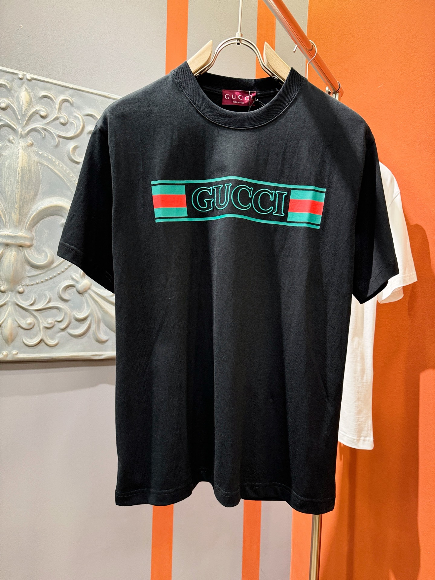 Gucci古奇 2025春夏新款短袖T恤！走秀图案时尚休闲短袖T恤衫！设计logo设计！极具设计精选客