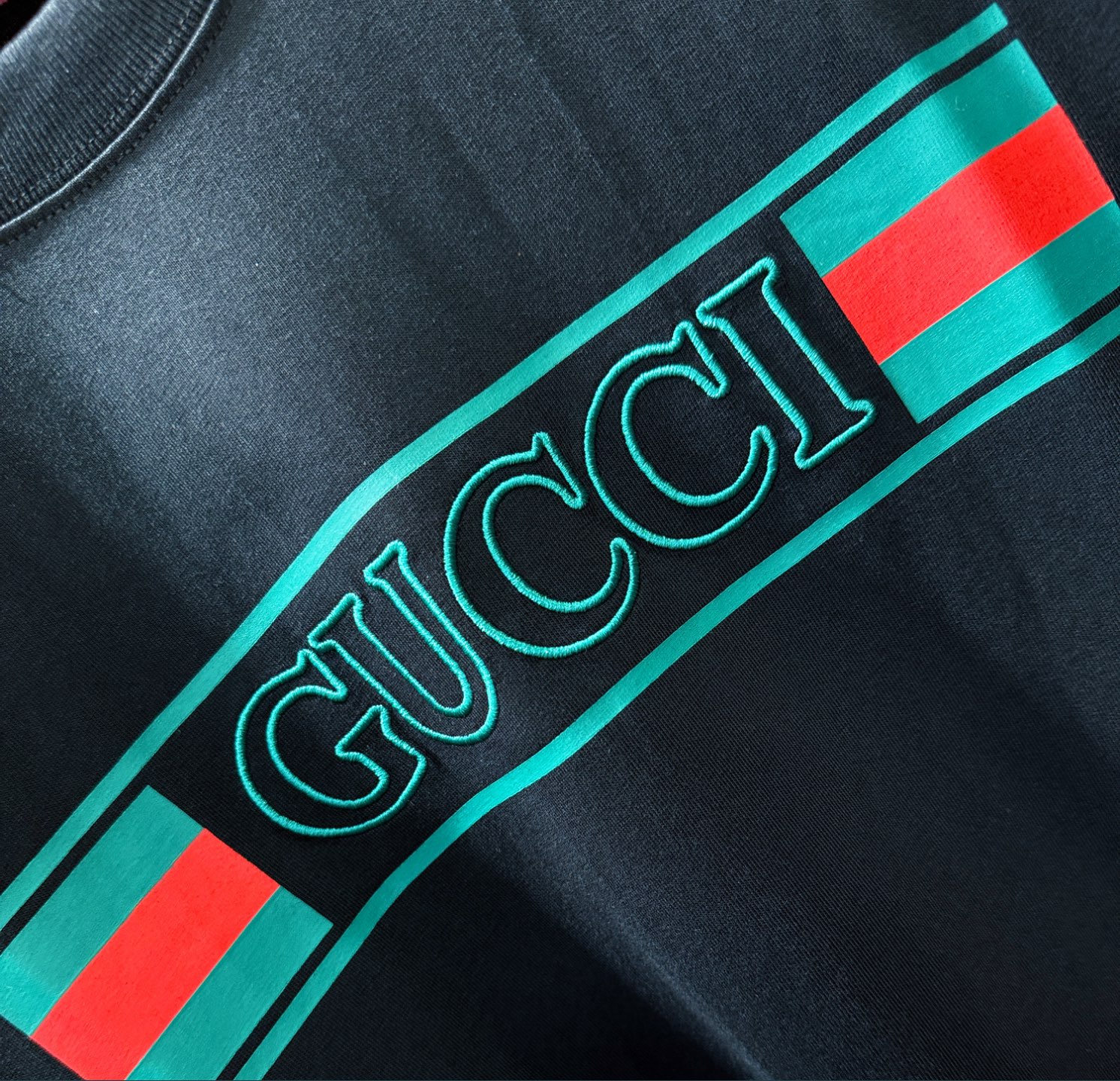  Gucci古奇 2025春夏新款短袖T恤！走秀图案时尚休闲短袖T恤衫！设计logo设计！极具设计精选客