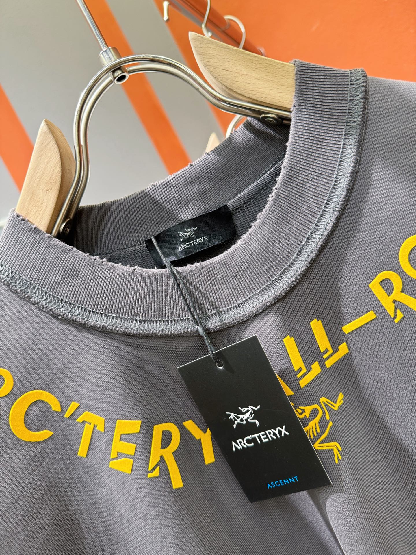  ARC‘TERYX/始祖鸟 2025春夏新款短袖T恤！走秀图案时尚休闲短袖T恤衫！设计logo设计！极