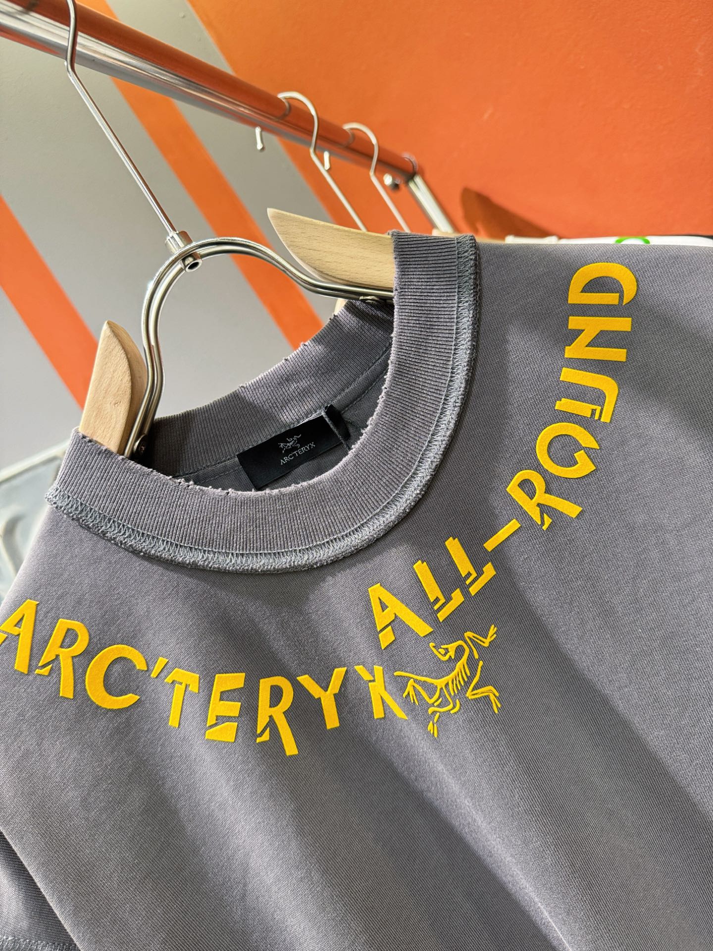  ARC‘TERYX/始祖鸟 2025春夏新款短袖T恤！走秀图案时尚休闲短袖T恤衫！设计logo设计！极