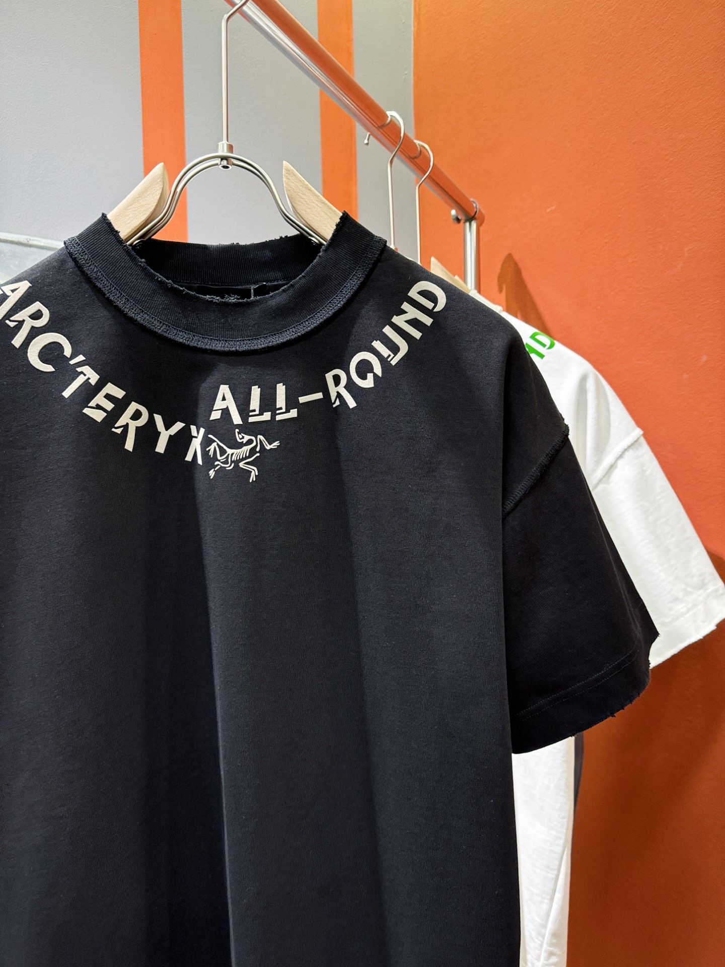  ARC‘TERYX/始祖鸟 2025春夏新款短袖T恤！走秀图案时尚休闲短袖T恤衫！设计logo设计！极