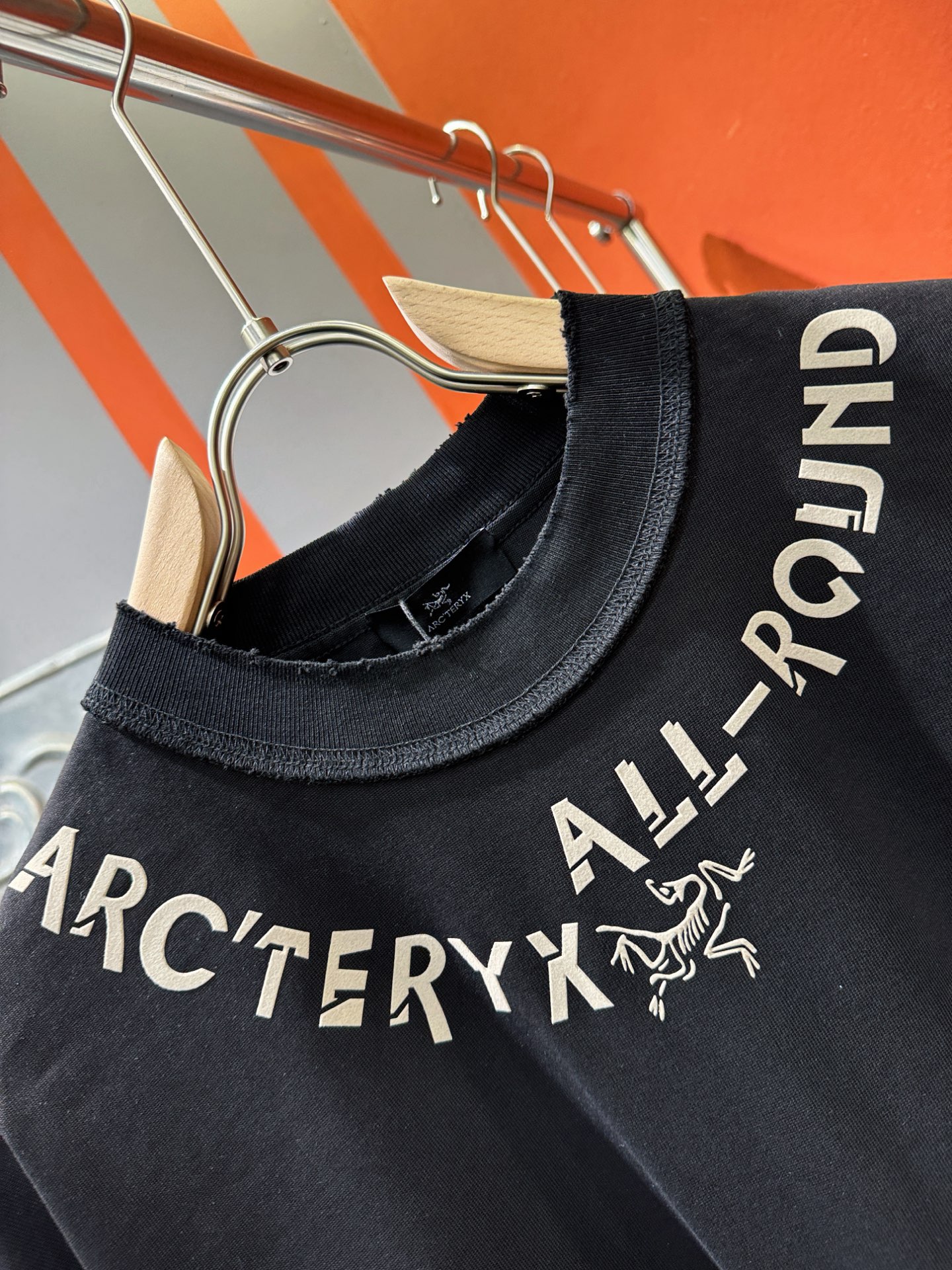  ARC‘TERYX/始祖鸟 2025春夏新款短袖T恤！走秀图案时尚休闲短袖T恤衫！设计logo设计！极