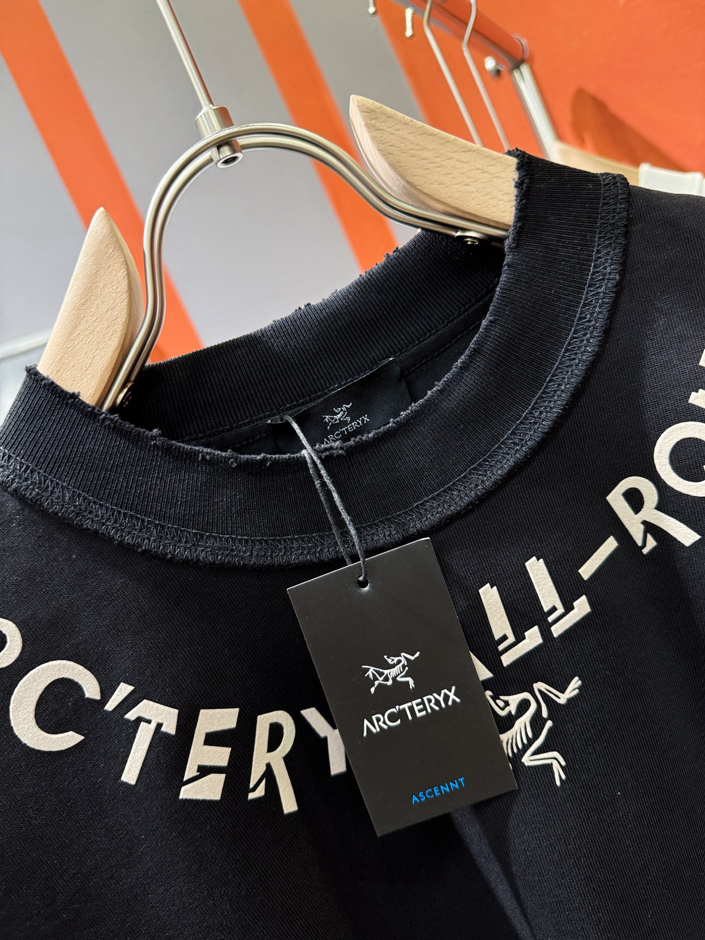  ARC‘TERYX/始祖鸟 2025春夏新款短袖T恤！走秀图案时尚休闲短袖T恤衫！设计logo设计！极
