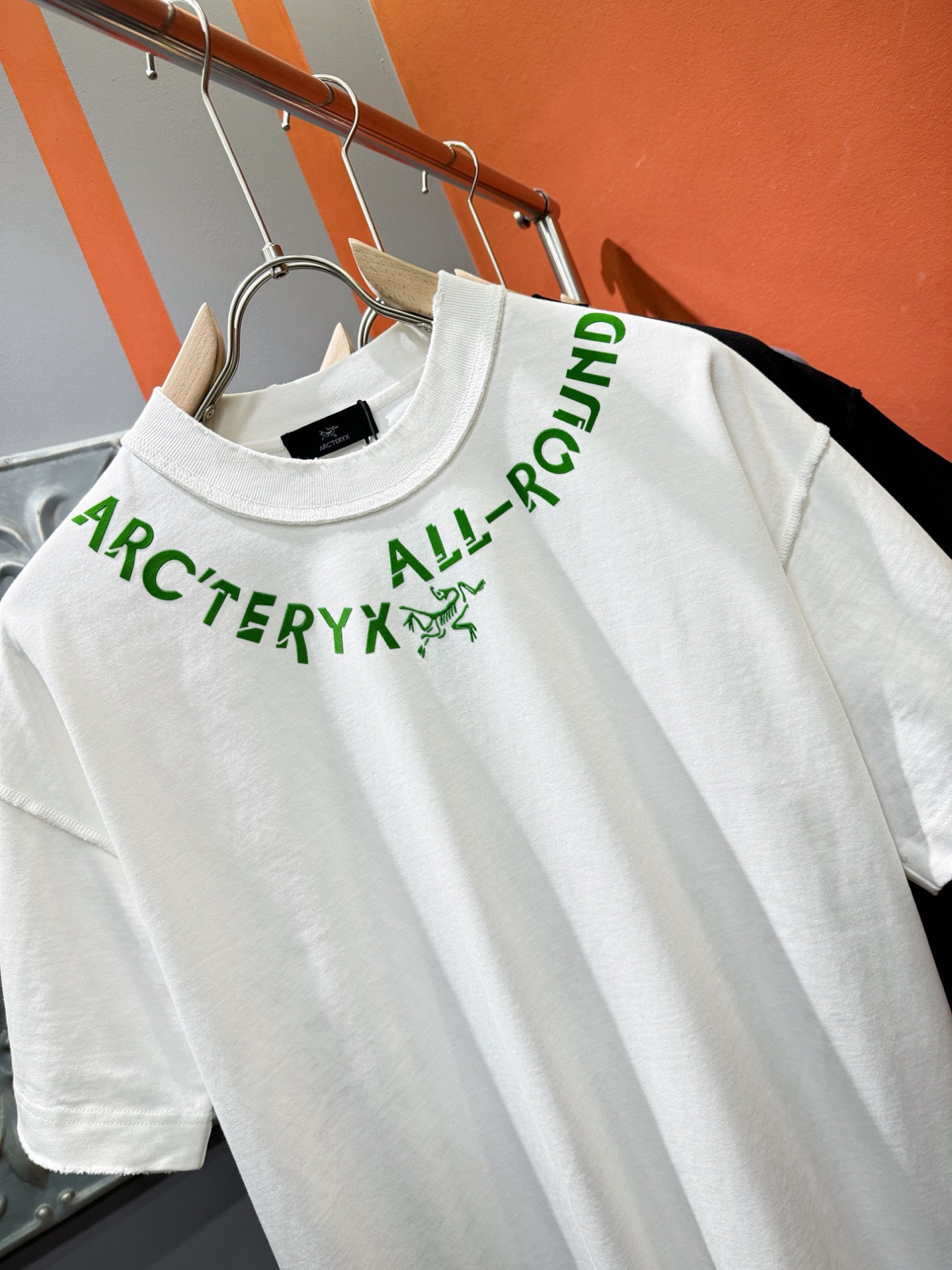  ARC‘TERYX/始祖鸟 2025春夏新款短袖T恤！走秀图案时尚休闲短袖T恤衫！设计logo设计！极