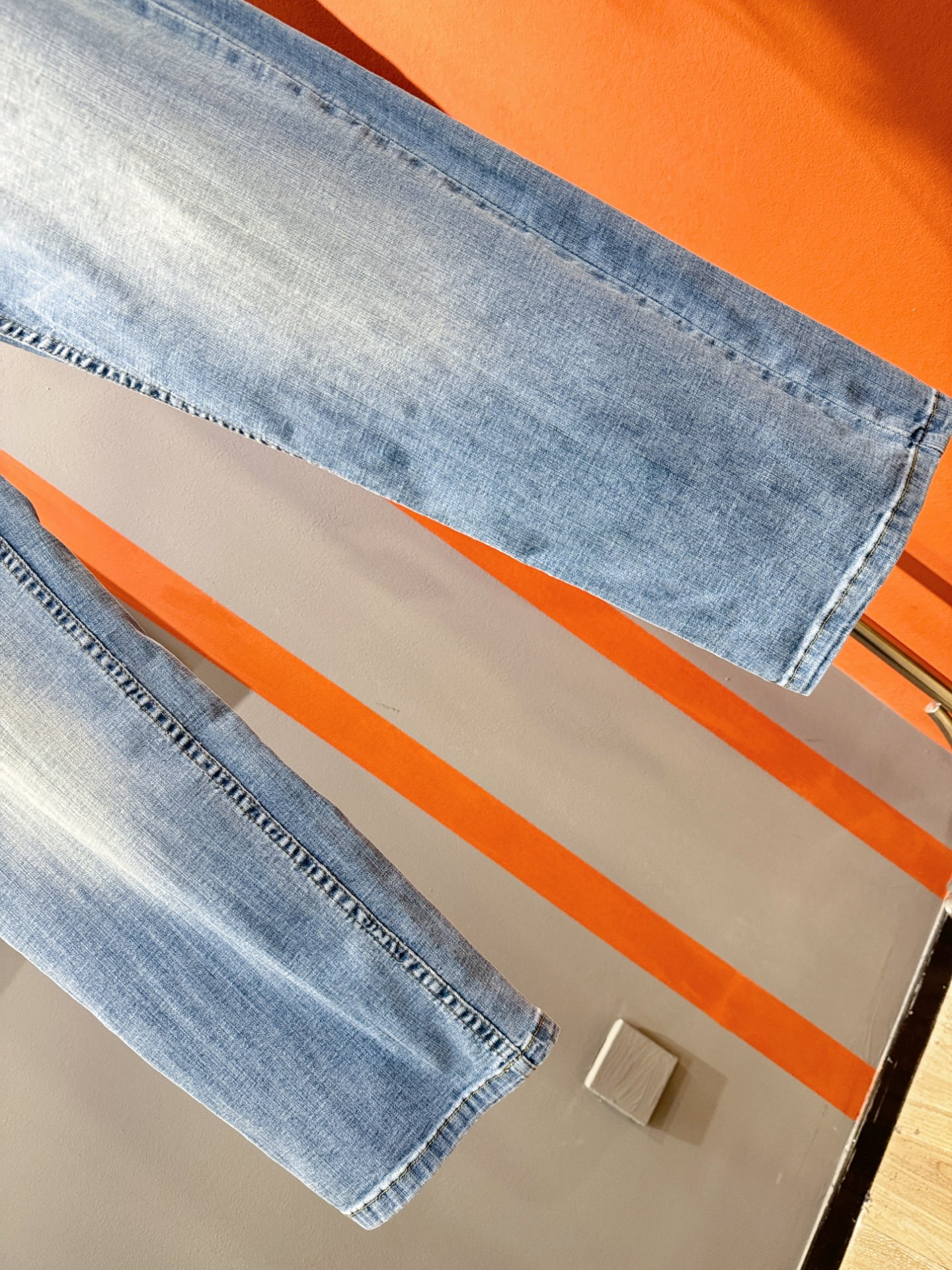  PRADA 普拉达  原单牛仔裤 2025新品，原版牛仔裤 原版重工打造，品牌经典LOGO设计，三标齐