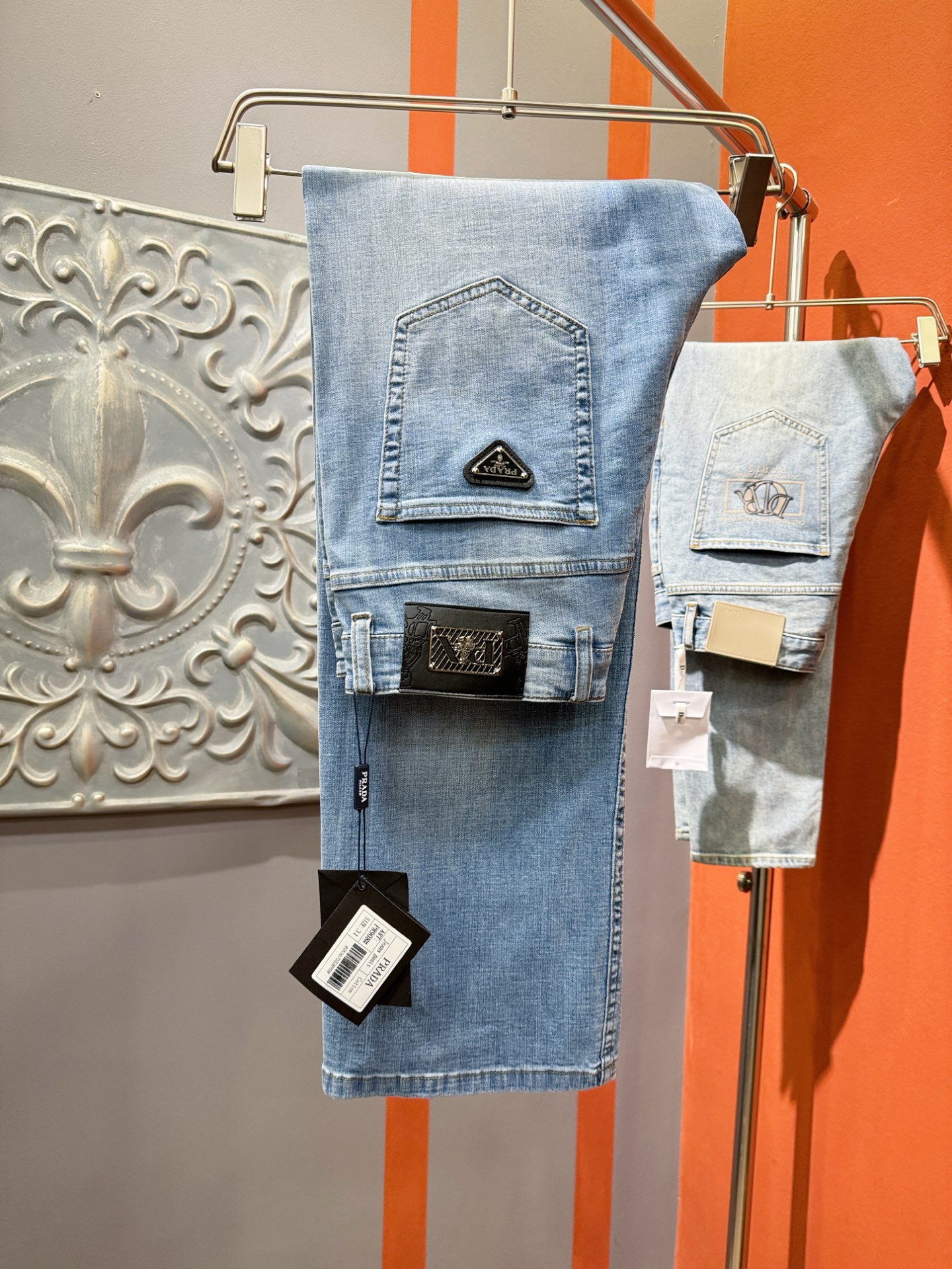  PRADA 普拉达  原单牛仔裤 2025新品，原版牛仔裤 原版重工打造，品牌经典LOGO设计，三标齐