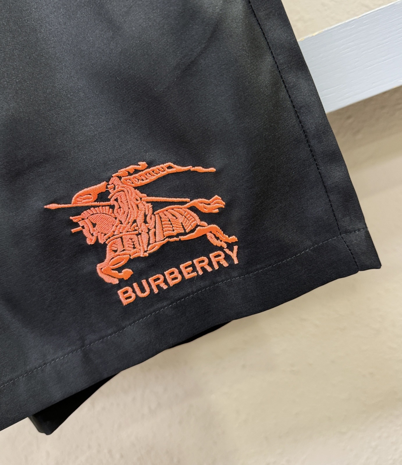  BURBERRY巴宝莉 爆款短裤2025ss新款男士休闲短裤，沙滩裤，高端版本！专柜定制面料 透气舒适