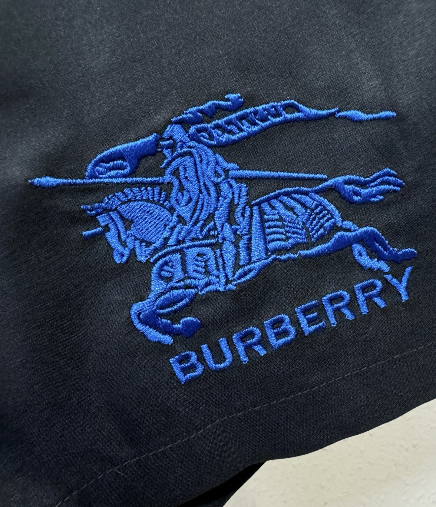  BURBERRY巴宝莉 爆款短裤2025ss新款男士休闲短裤，沙滩裤，高端版本！专柜定制面料 透气舒适