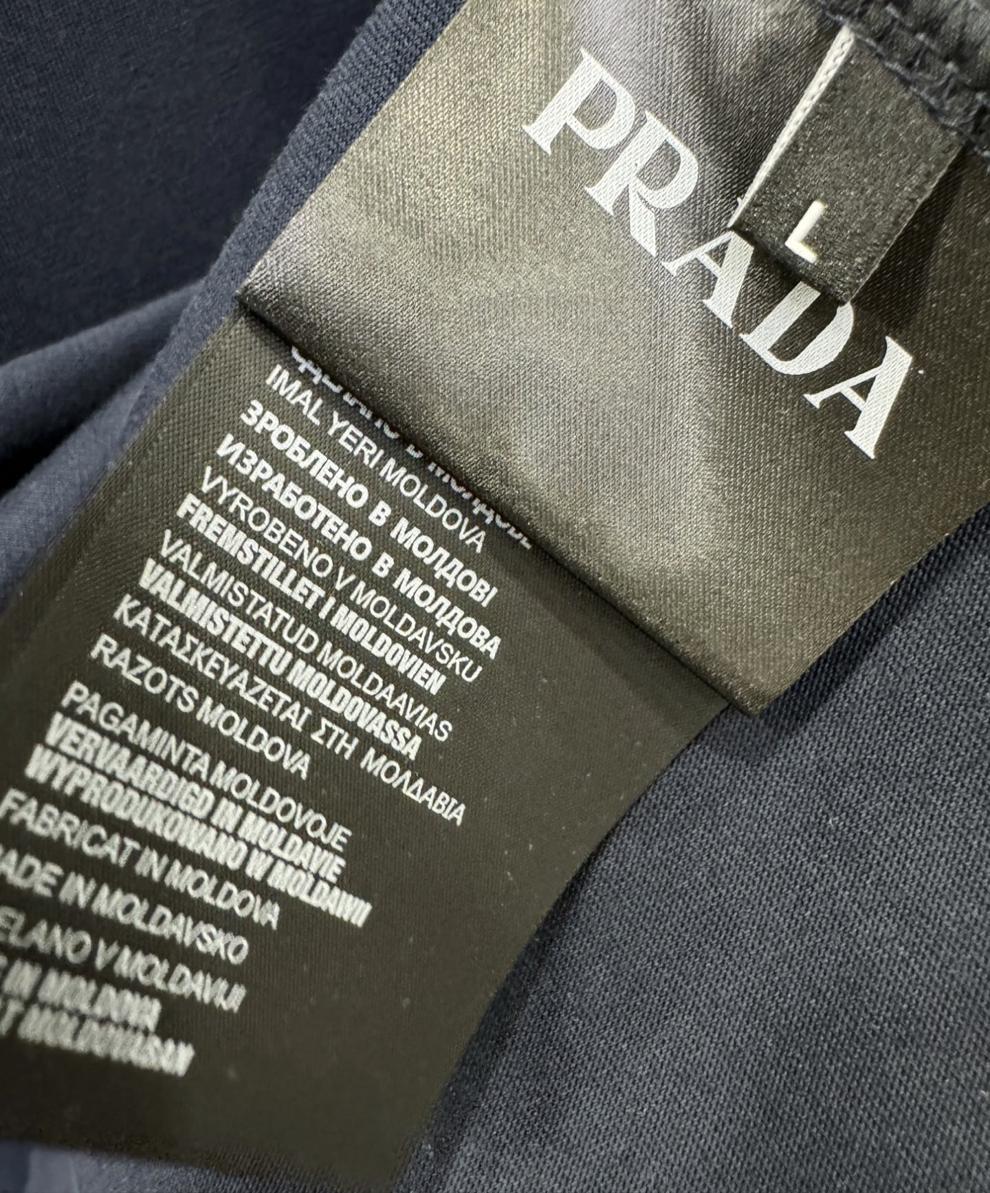  PRADA 普拉达 顶级品质 2025款新品短袖！原版定制面料，手感柔软。顶级进口私货，时尚设计潮流短
