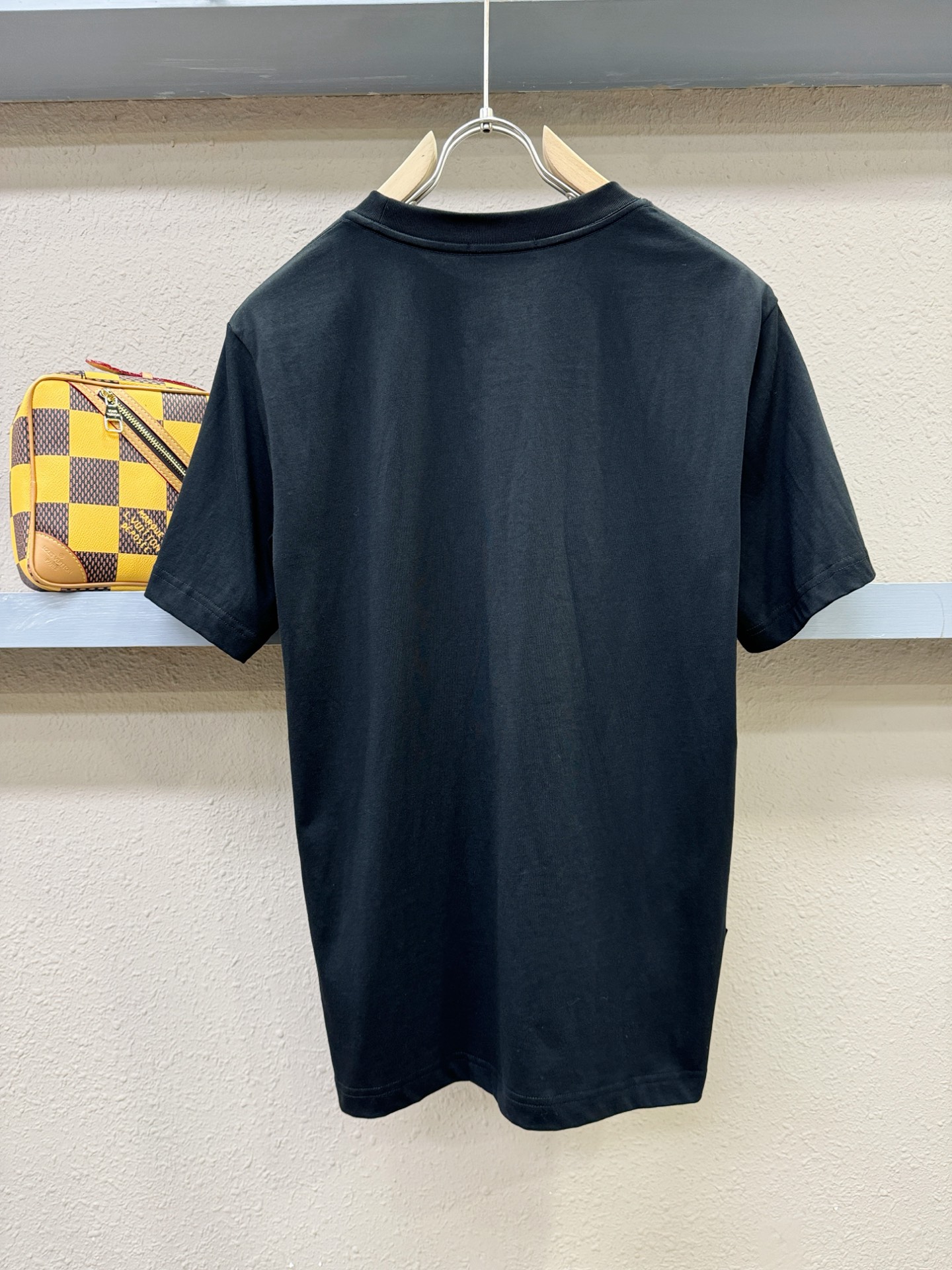  PRADA 普拉达 顶级品质 2025款新品短袖！原版定制面料，手感柔软。顶级进口私货，时尚设计潮流短