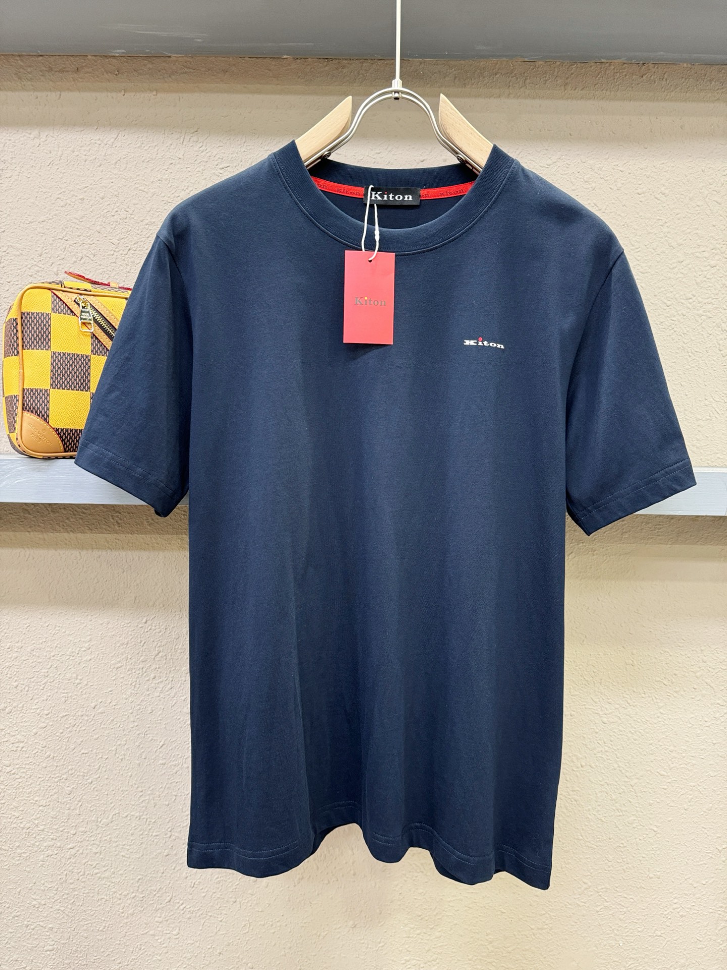  Kiton 顶级品质 2025款新品短袖！原版定制面料，手感柔软。顶级进口私货，时尚设计潮流短袖，不失