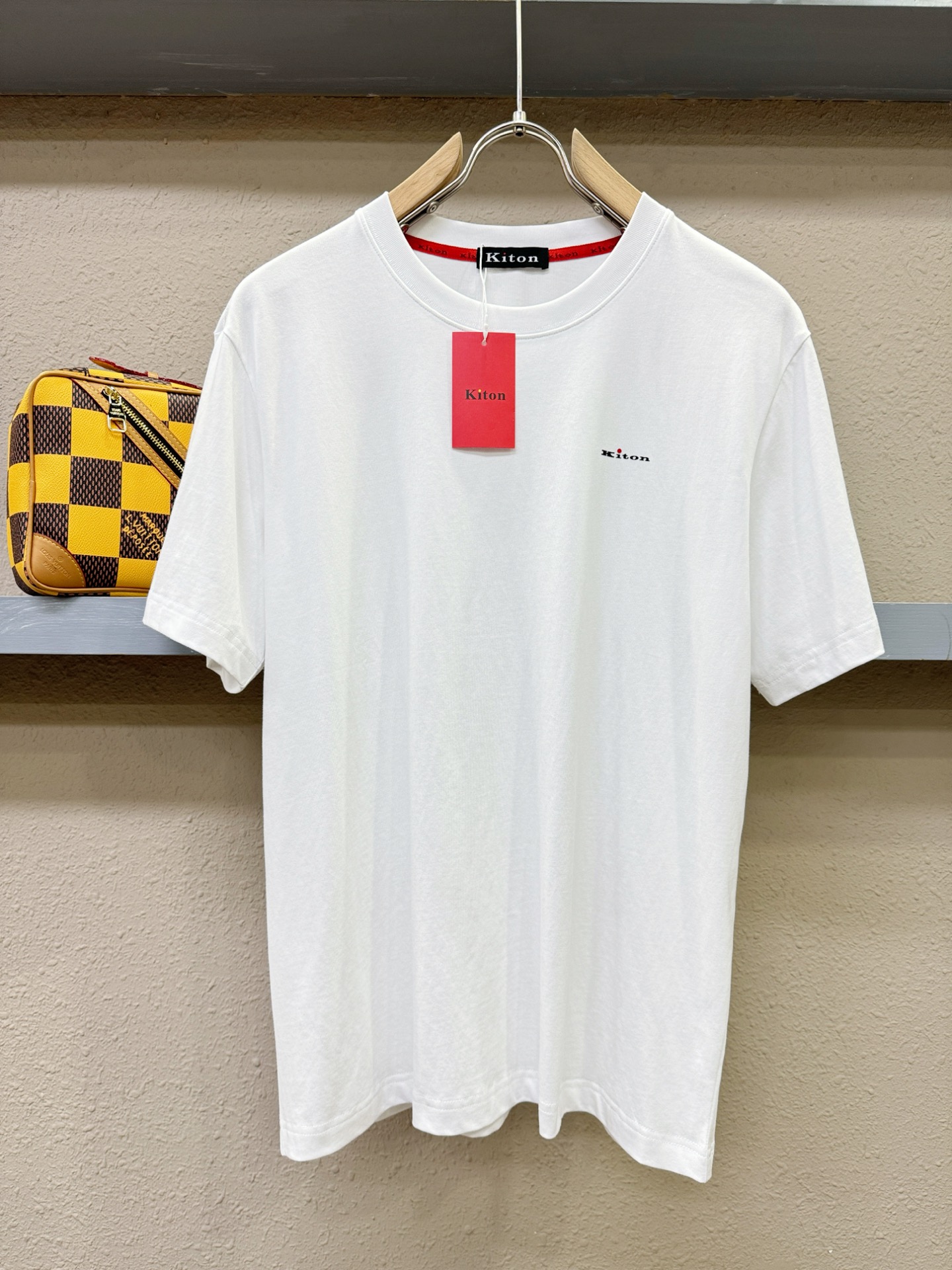  Kiton 顶级品质 2025款新品短袖！原版定制面料，手感柔软。顶级进口私货，时尚设计潮流短袖，不失