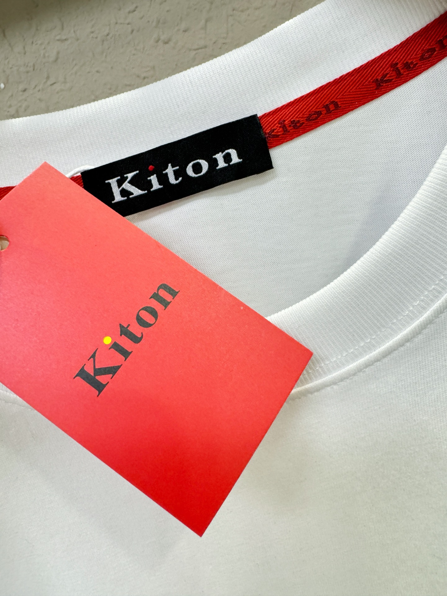  Kiton 顶级品质 2025款新品短袖！原版定制面料，手感柔软。顶级进口私货，时尚设计潮流短袖，不失