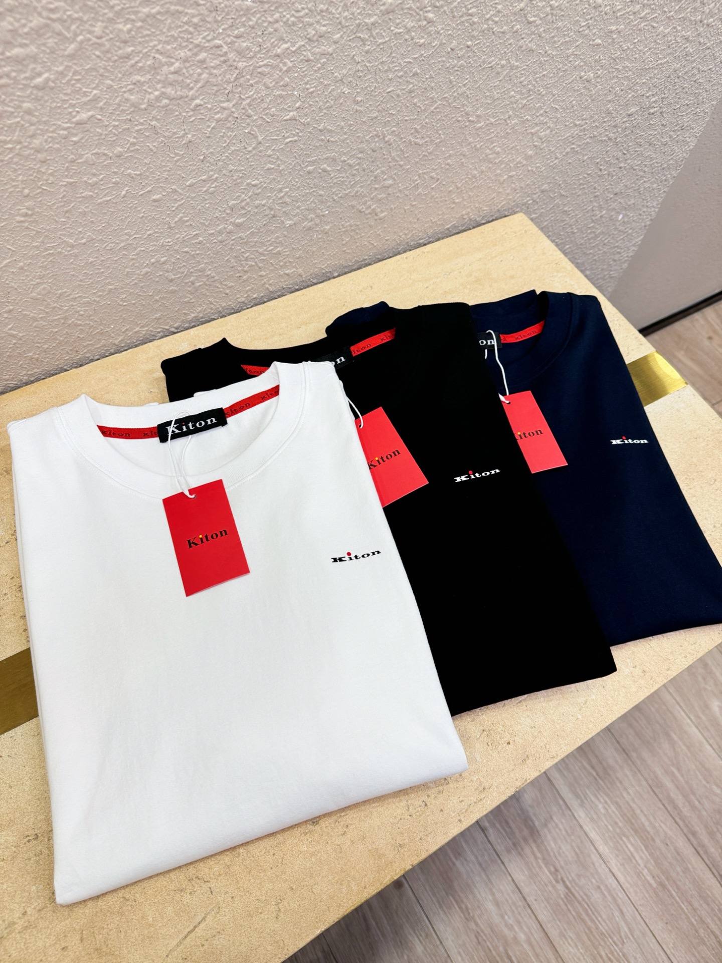  Kiton 顶级品质 2025款新品短袖！原版定制面料，手感柔软。顶级进口私货，时尚设计潮流短袖，不失