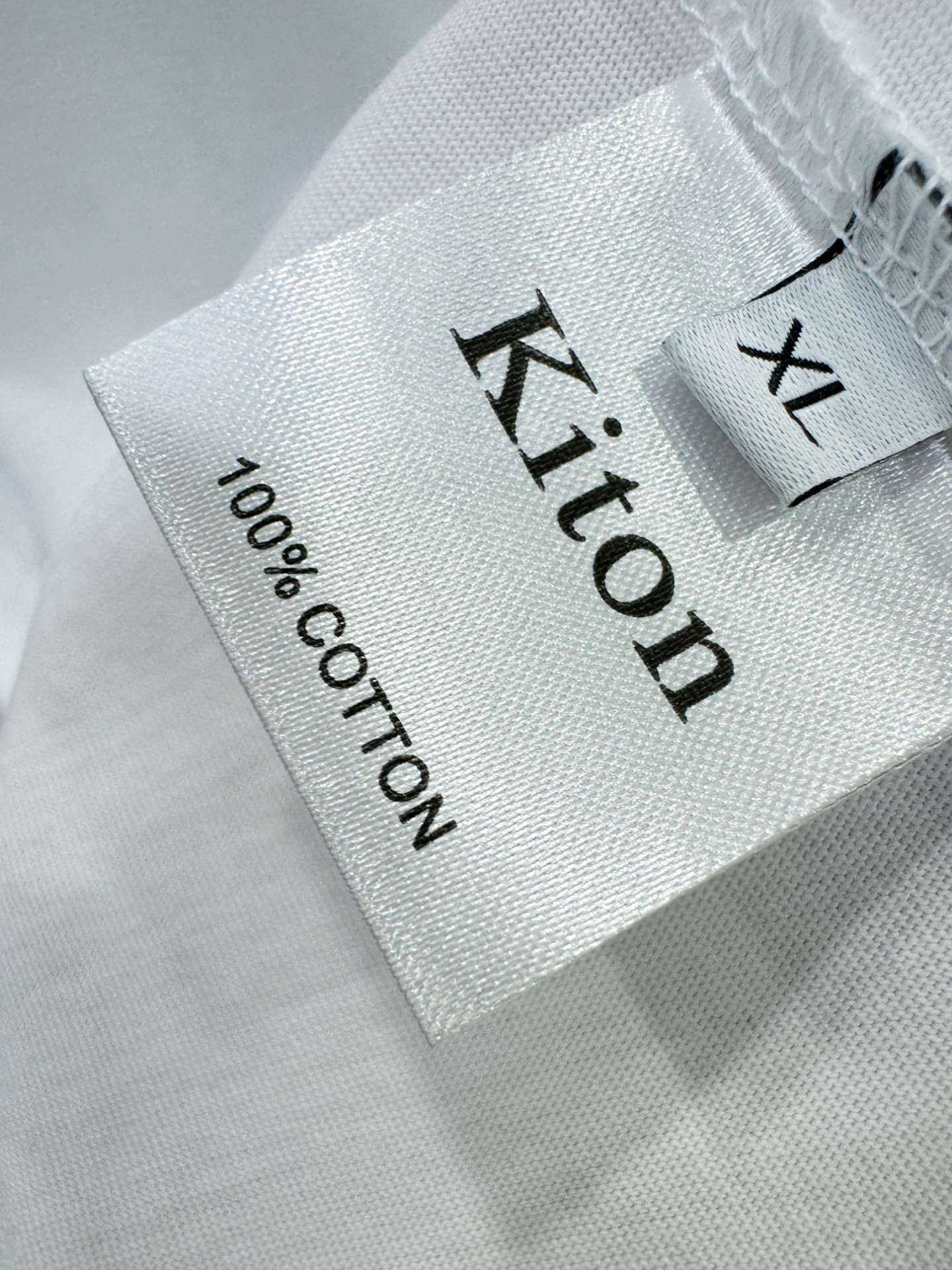  Kiton 顶级品质 2025款新品短袖！原版定制面料，手感柔软。顶级进口私货，时尚设计潮流短袖，不失