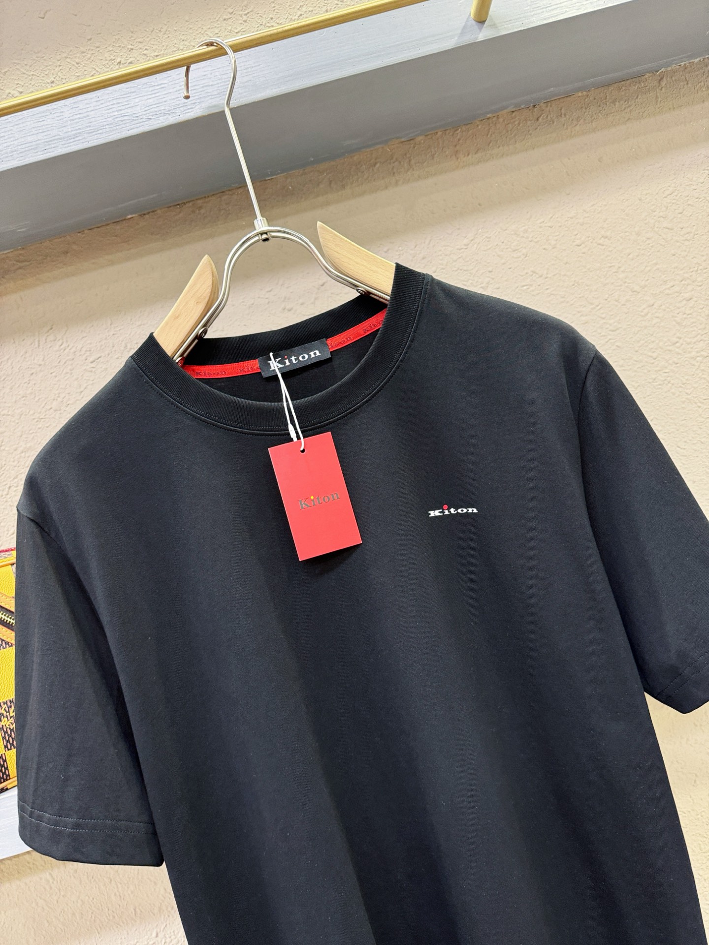  Kiton 顶级品质 2025款新品短袖！原版定制面料，手感柔软。顶级进口私货，时尚设计潮流短袖，不失