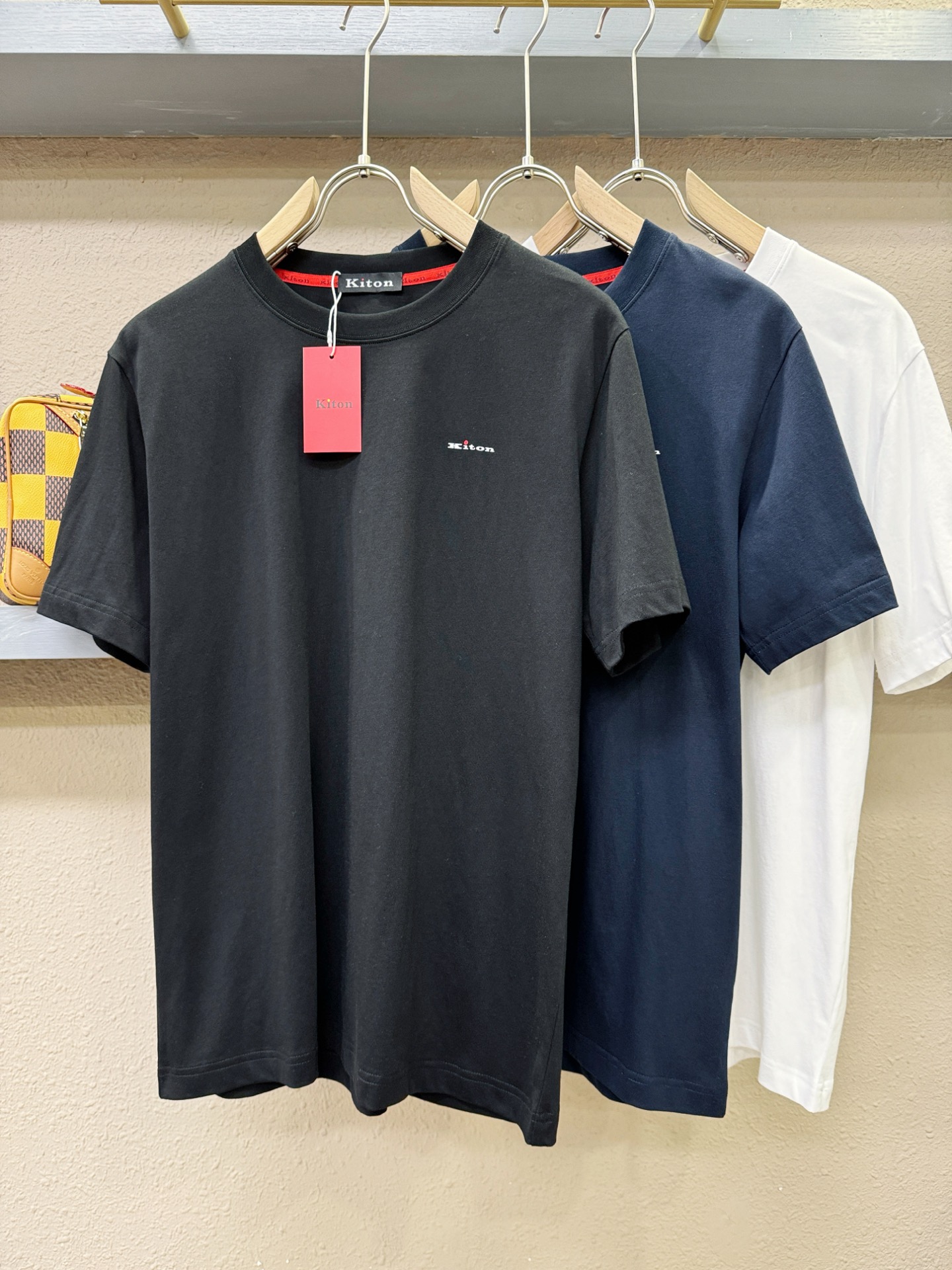  Kiton 顶级品质 2025款新品短袖！原版定制面料，手感柔软。顶级进口私货，时尚设计潮流短袖，不失