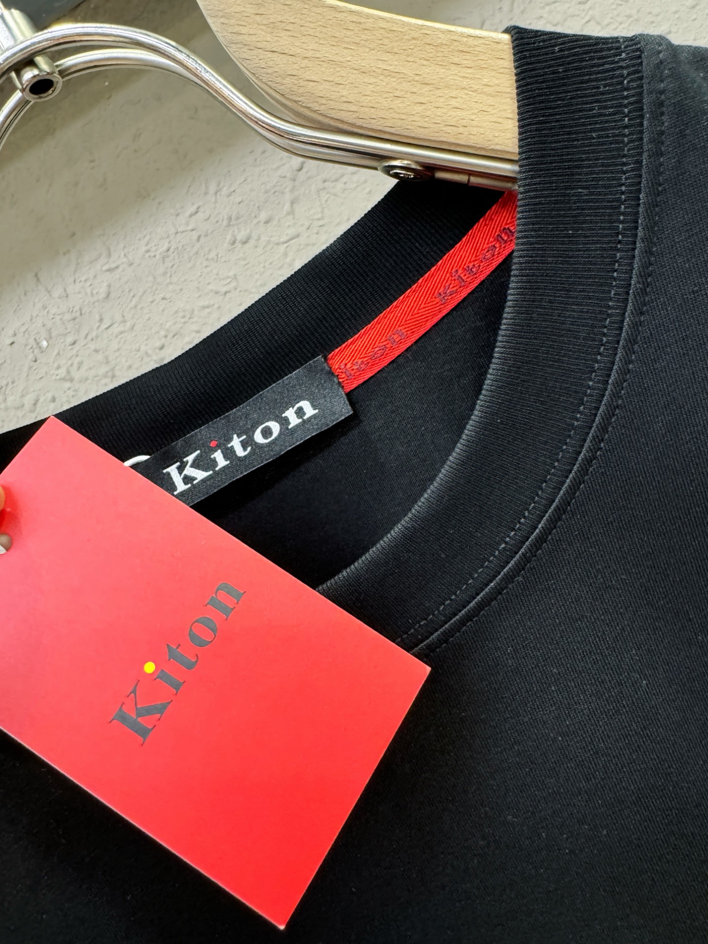  Kiton 顶级品质 2025款新品短袖！原版定制面料，手感柔软。顶级进口私货，时尚设计潮流短袖，不失