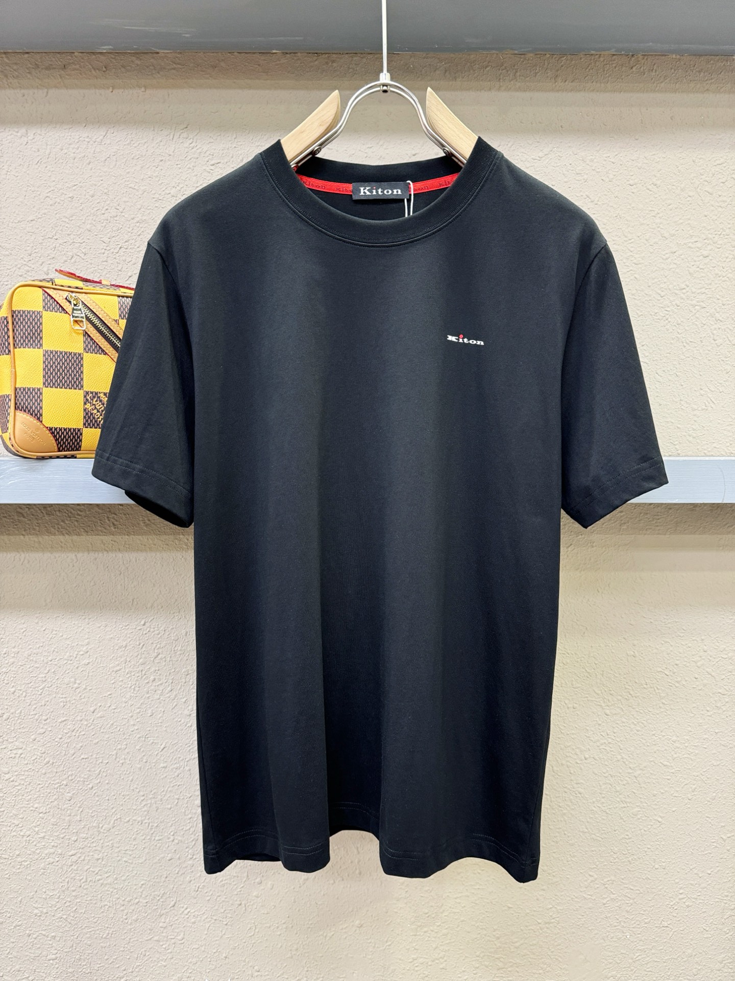  Kiton 顶级品质 2025款新品短袖！原版定制面料，手感柔软。顶级进口私货，时尚设计潮流短袖，不失