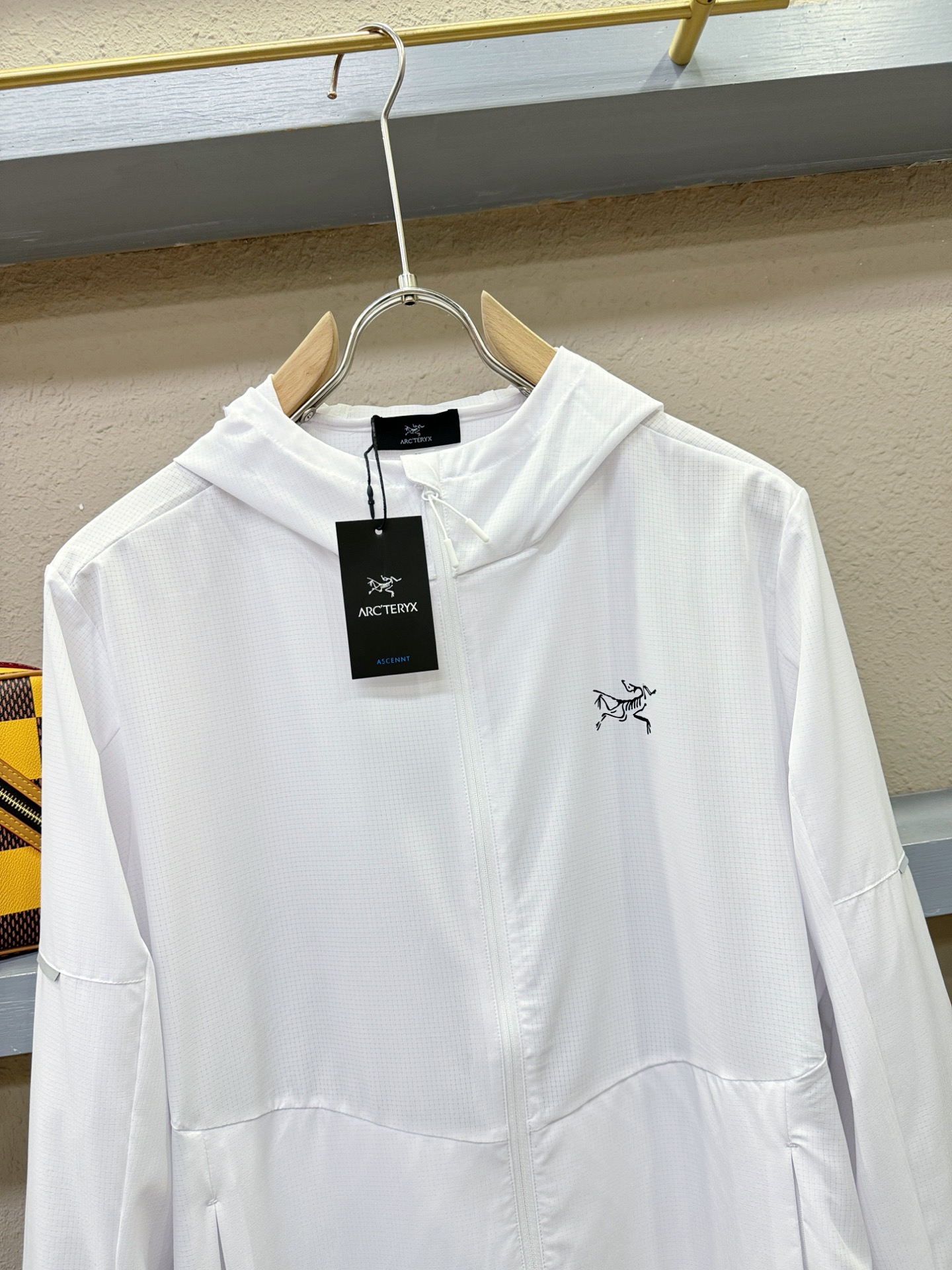  ARC‘TERYX/始祖鸟 2025春夏经典防晒外套，面料超软面料帅酷爆款薄夹克外套。时尚都市百搭款款