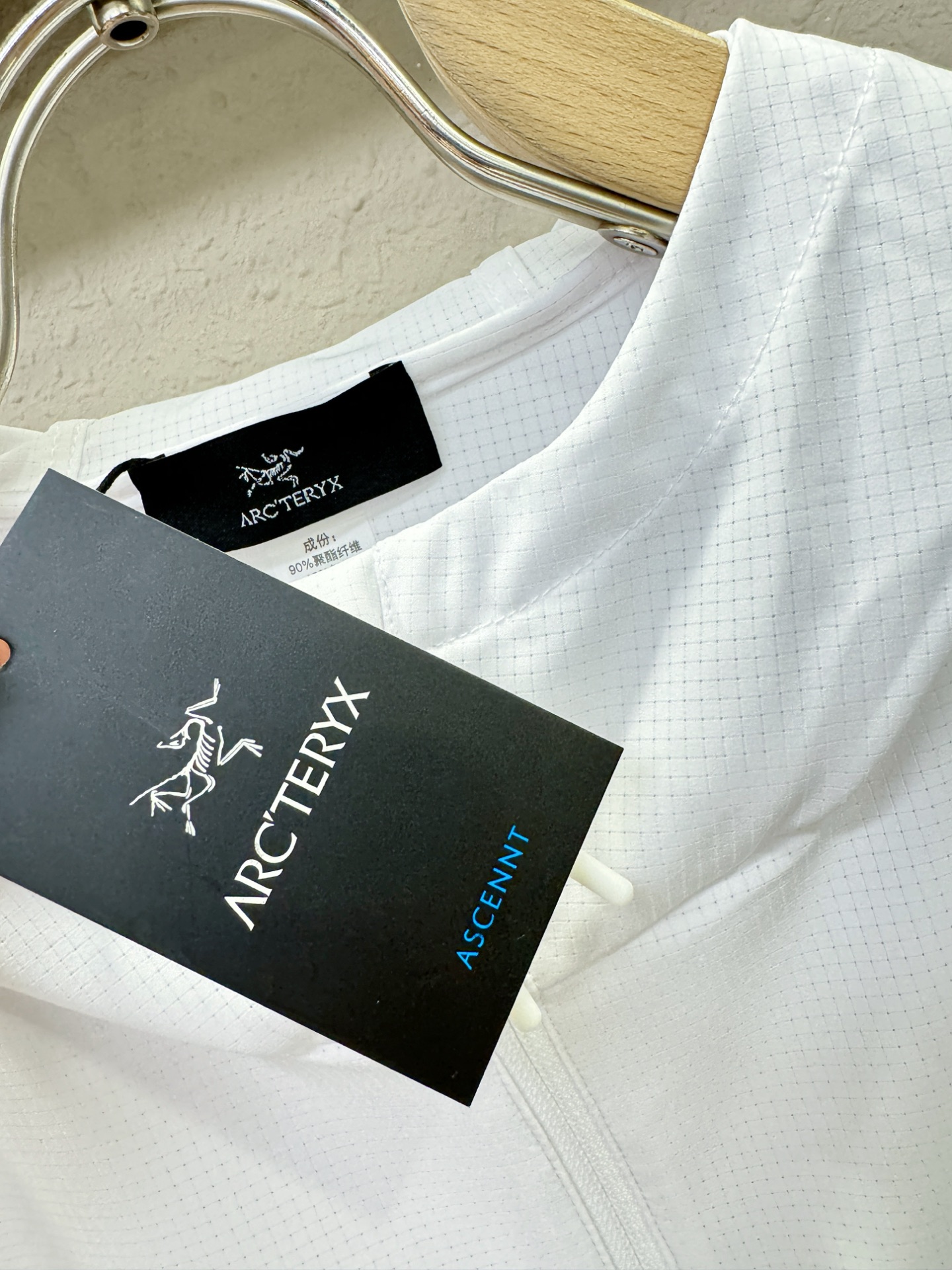  ARC‘TERYX/始祖鸟 2025春夏经典防晒外套，面料超软面料帅酷爆款薄夹克外套。时尚都市百搭款款
