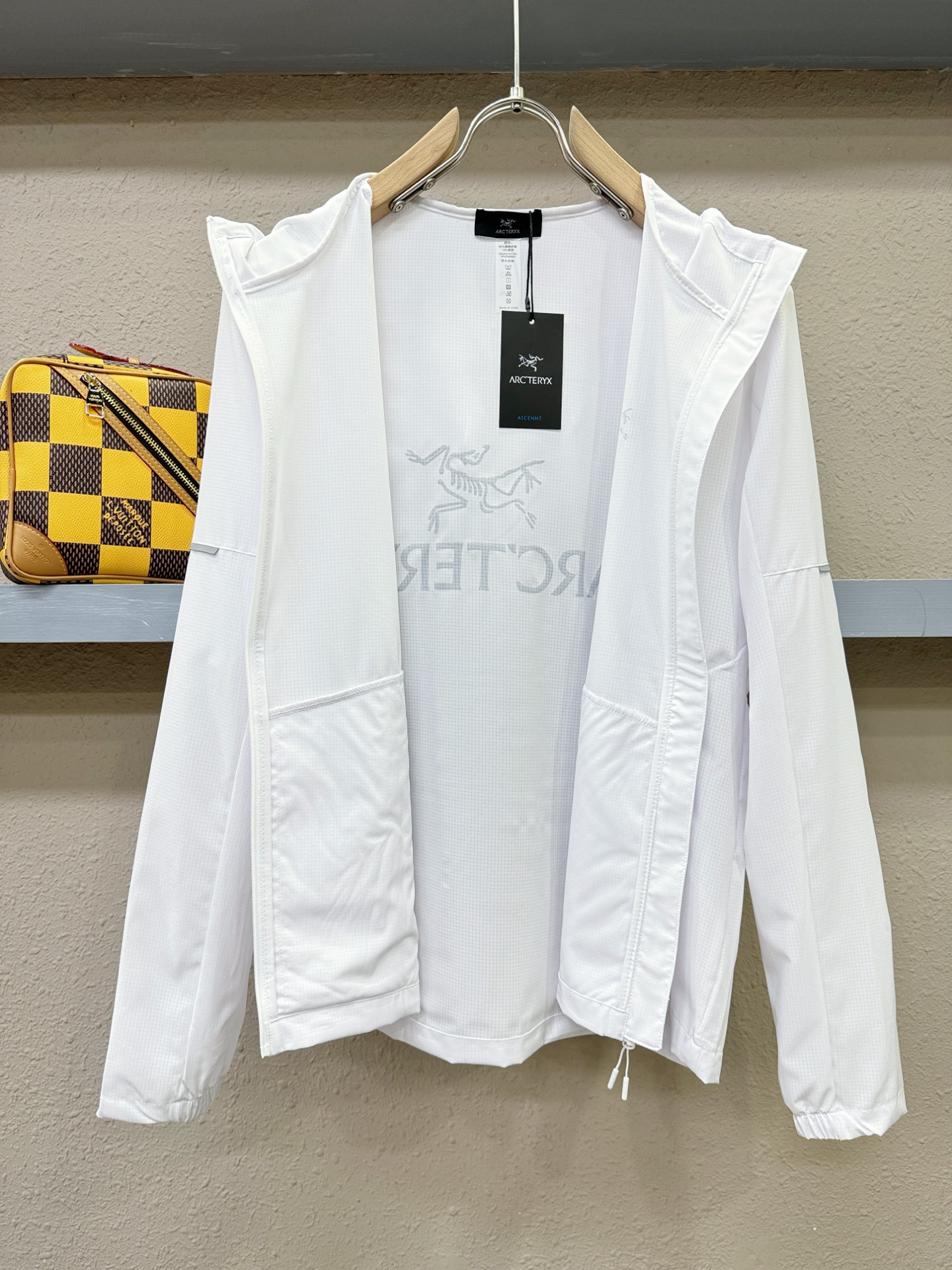  ARC‘TERYX/始祖鸟 2025春夏经典防晒外套，面料超软面料帅酷爆款薄夹克外套。时尚都市百搭款款