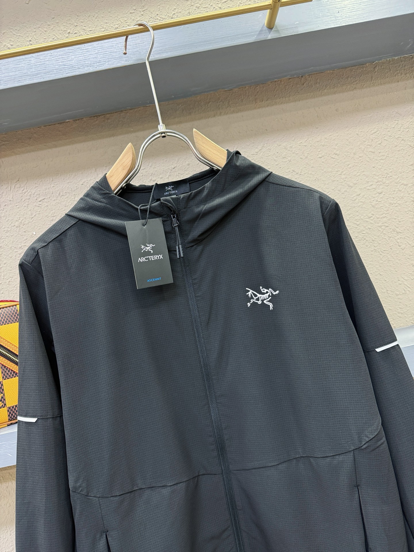  ARC‘TERYX/始祖鸟 2025春夏经典防晒外套，面料超软面料帅酷爆款薄夹克外套。时尚都市百搭款款