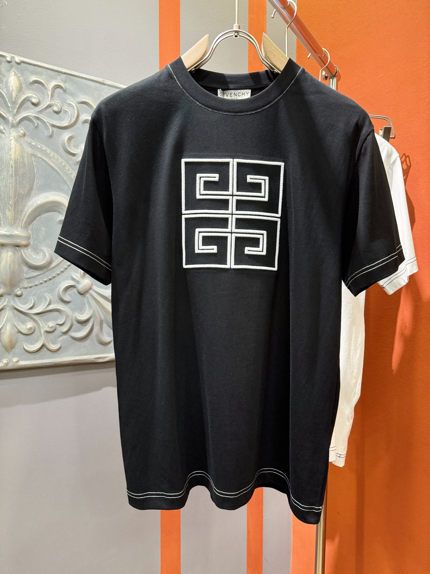 Givenchy 纪梵希 2025春夏新款短袖T恤！走秀图案时尚休闲短...