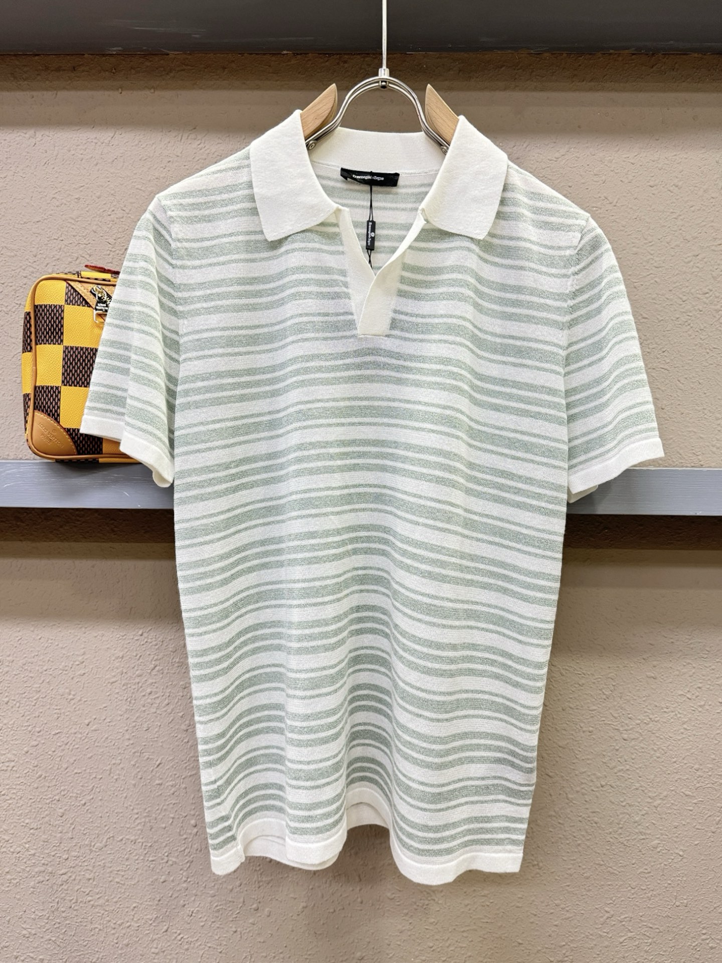 NO:152925,High-quality Ermenegildo Zeg*aJia Spring and summer new short-sleeved, linen   nano silk fabric, soft touch. Top imported private goods, fashionable design trendy short-sleeved sweaters, without losing luxury. The quality is unquestionable. The upper body effect is excellent, the same as the luxury official website!  Size M-3XL, T-shirt,alexander wang19860909高品质 Ermenegildo Zeg*a杰*亚 春夏新品短袖,亚麻 纳米丝面料,手感柔软.顶级进口私货,时尚设计潮流短袖针织衫,不失奢华 品质毋庸置疑 上身效果超赞,奢华官网同款！尺码M-3XL,,T-shirt,alexander wang,Men's clothing